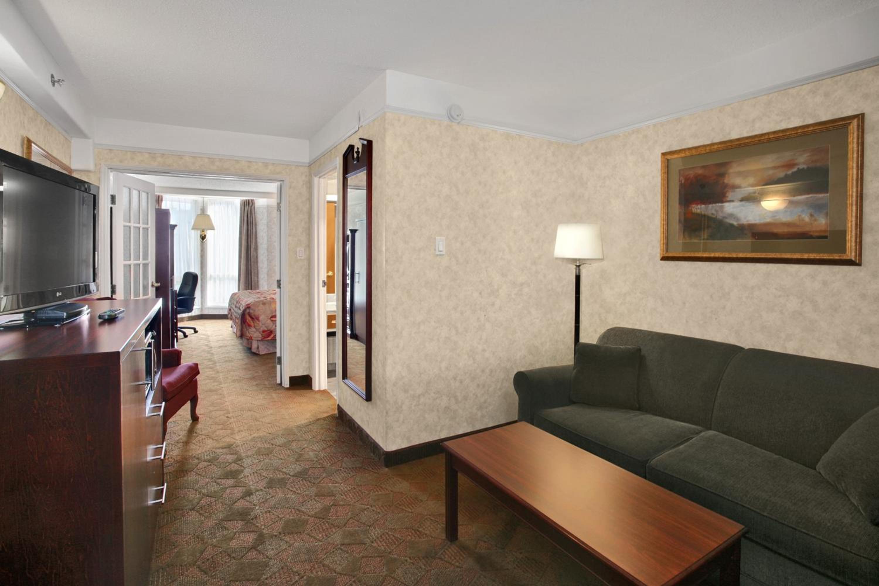 Deluxe Queen Room - Non-Smoking - Photo 1