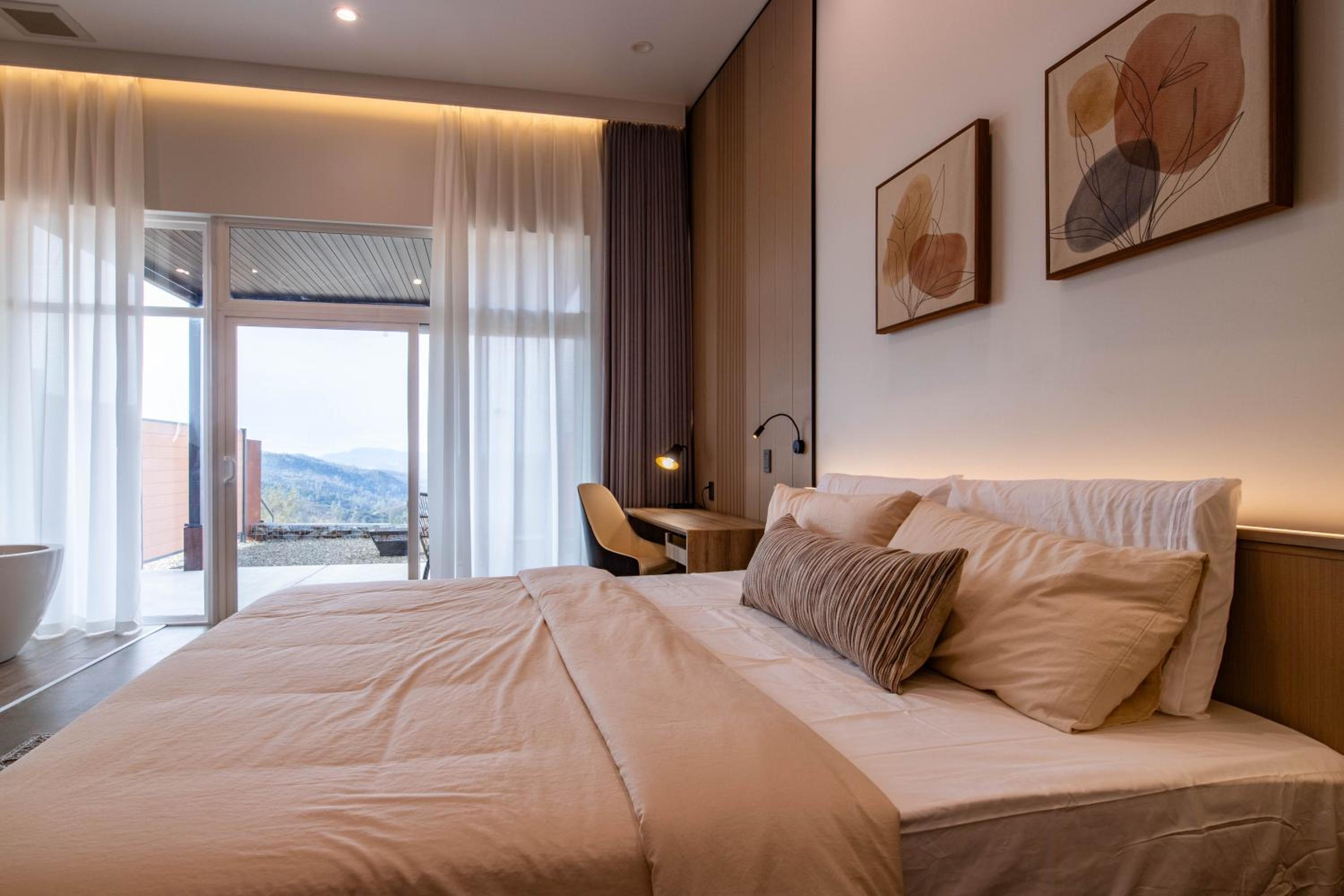 Deluxe Double Room with Extra Bed photo 1