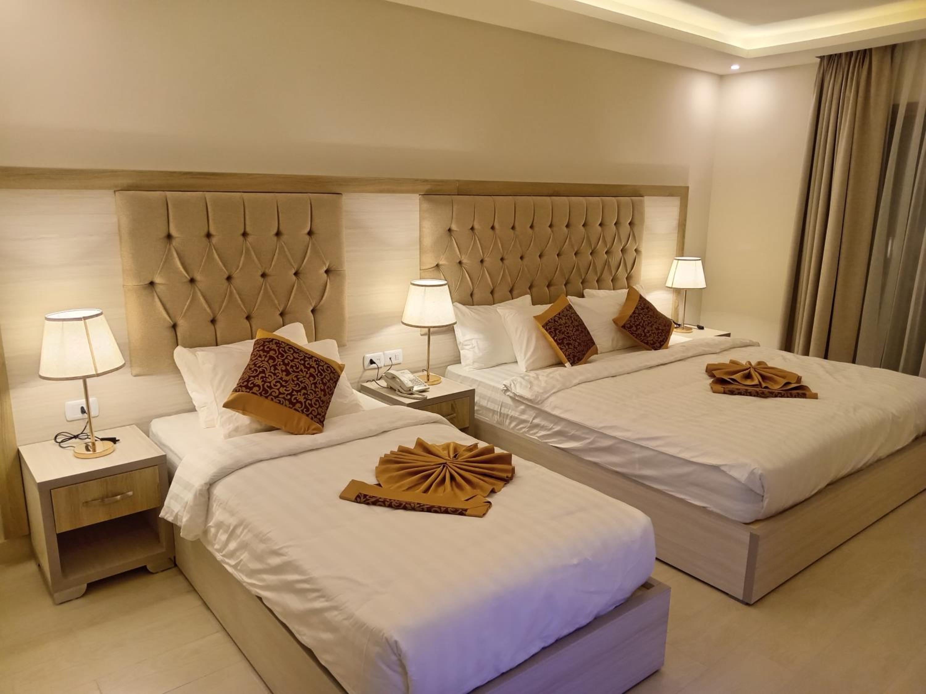 Deluxe Triple Room - Photo 22