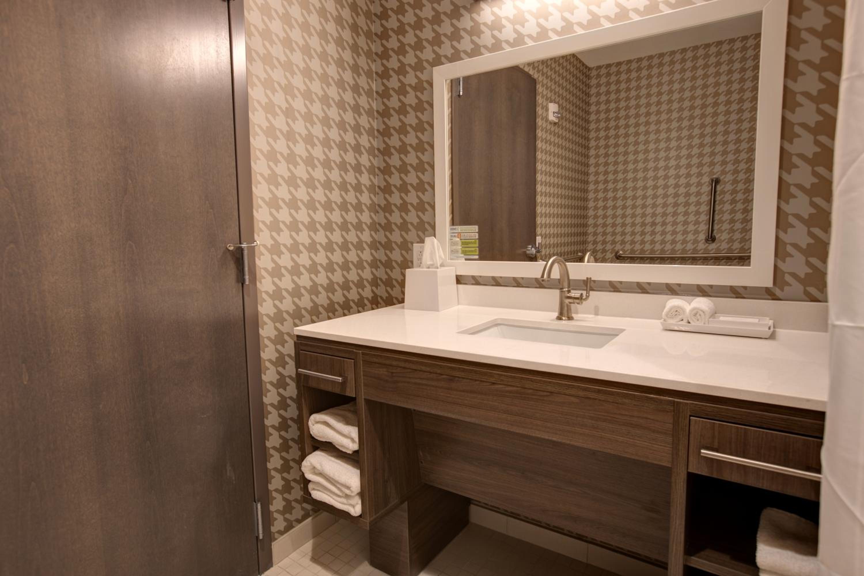King Studio Suite - Hearing Access/Non-Smoking - Photo 3