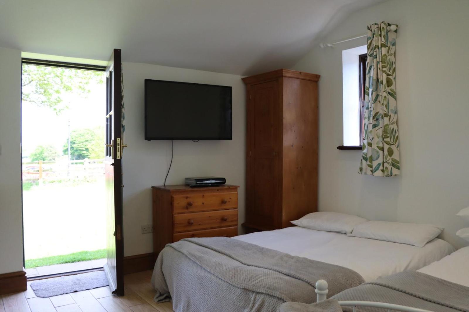 One-Bedroom House - Photo 7