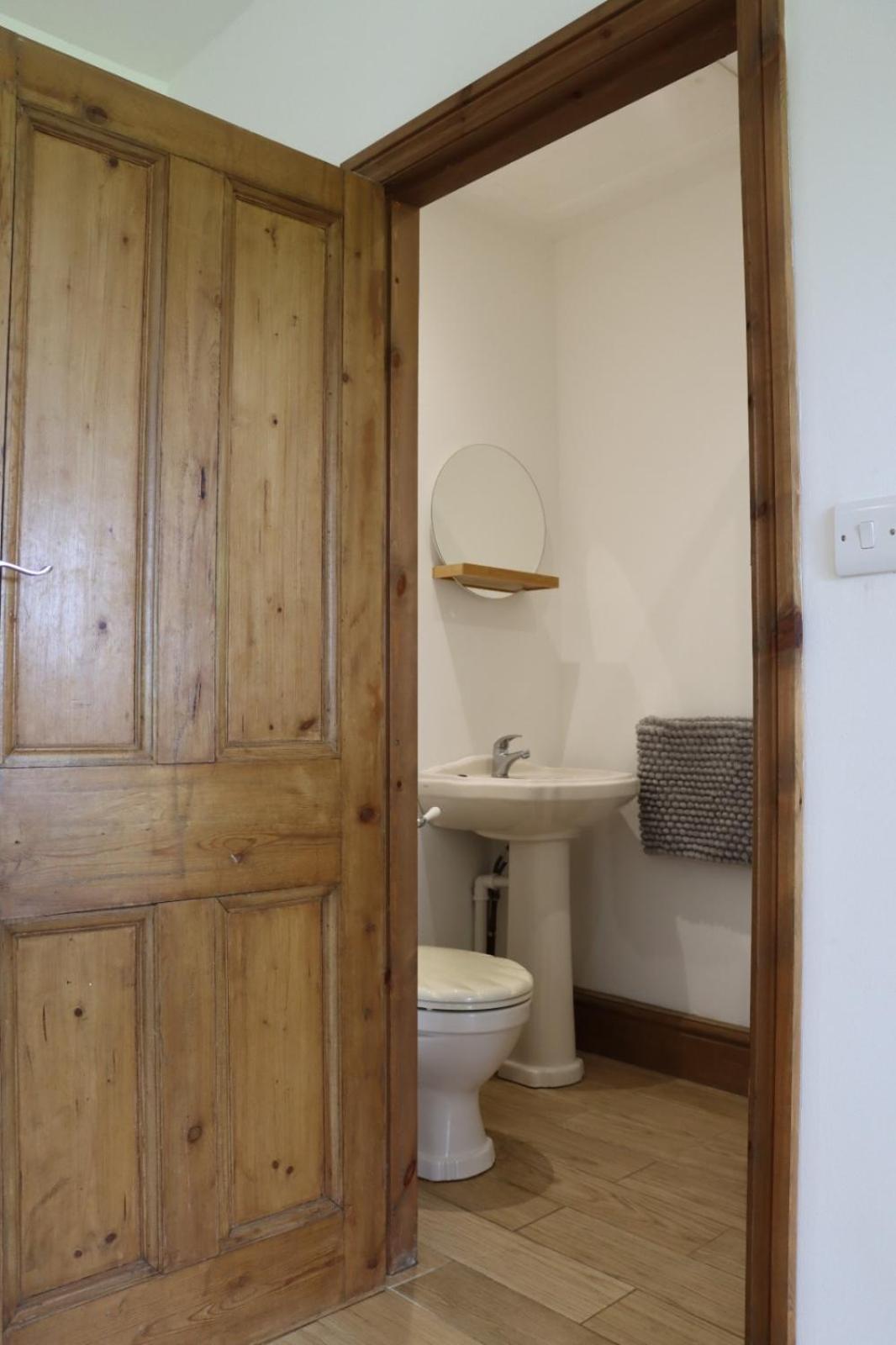 One-Bedroom House - Photo 8