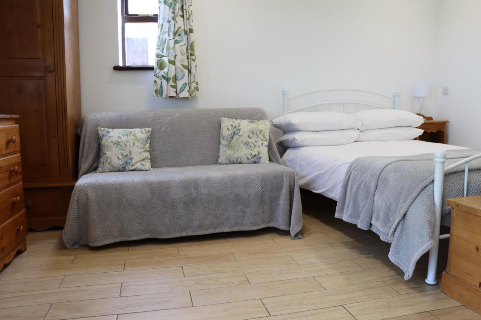 One-Bedroom House - Photo 10