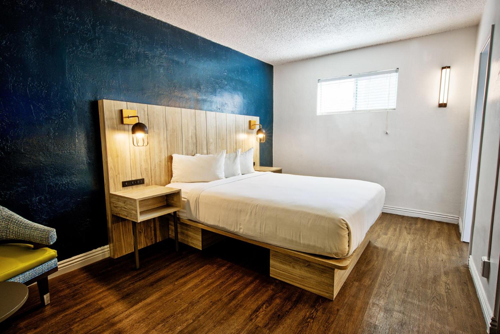 Standard Queen Room photo 3