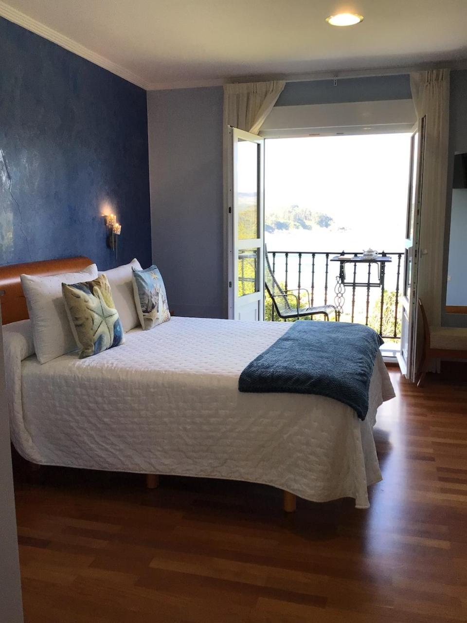 Double Room with Balcony and Sea View photo 2