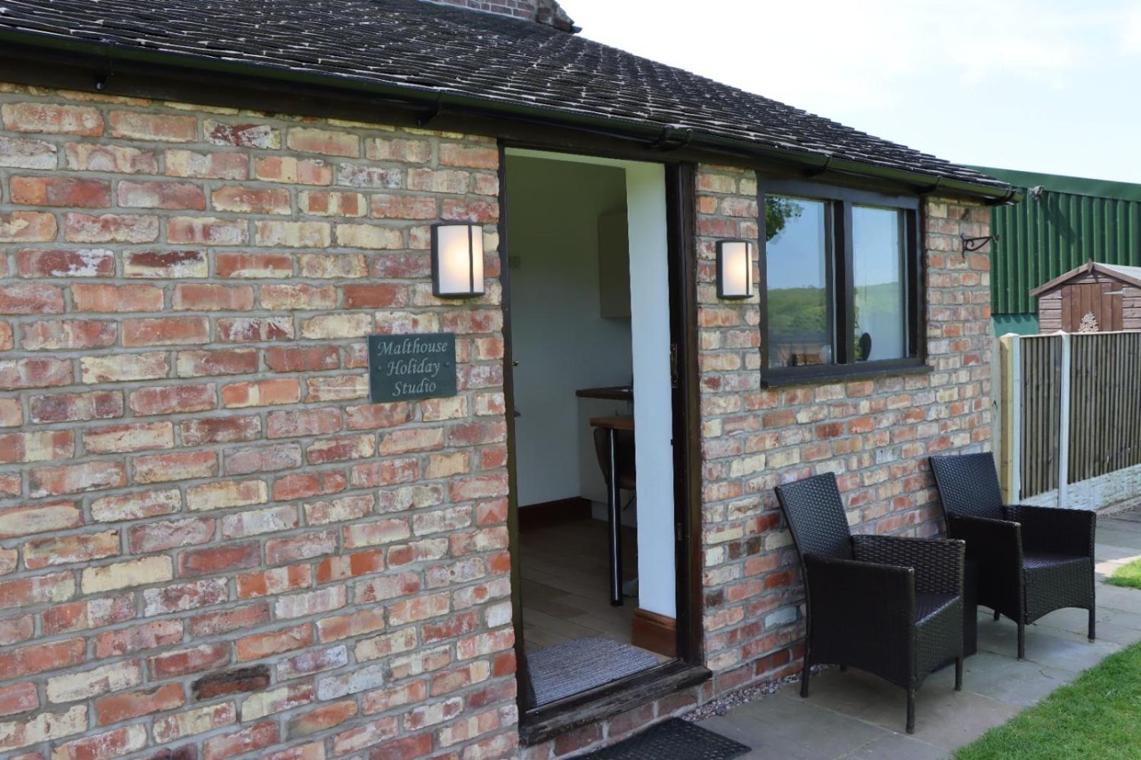 One-Bedroom House - Photo 11