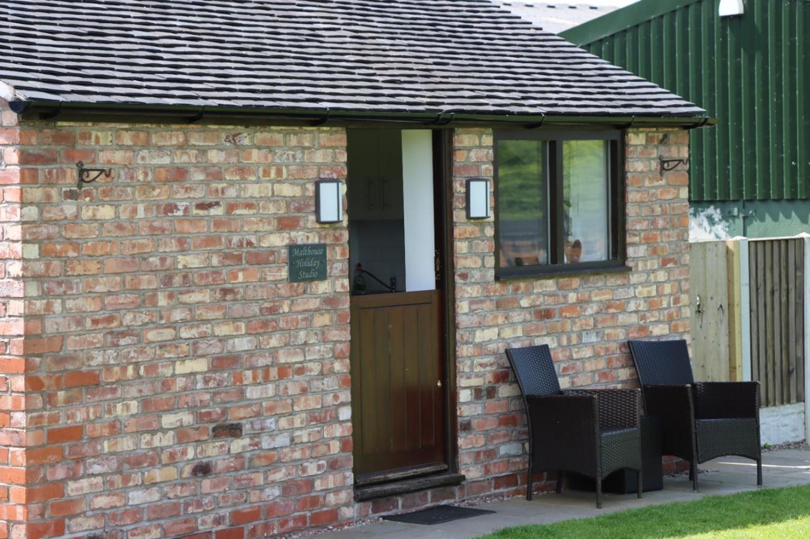 One-Bedroom House - Photo 19