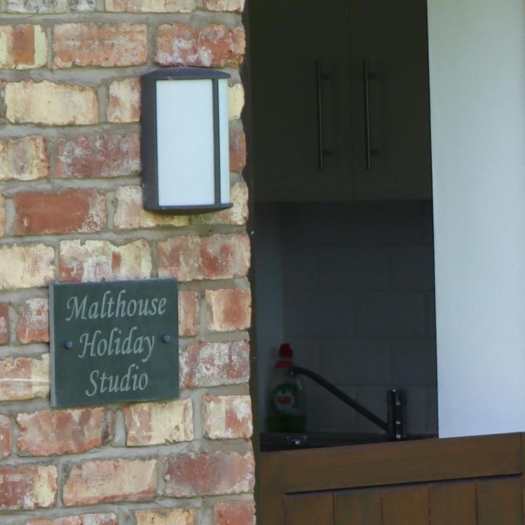 One-Bedroom House - Photo 20