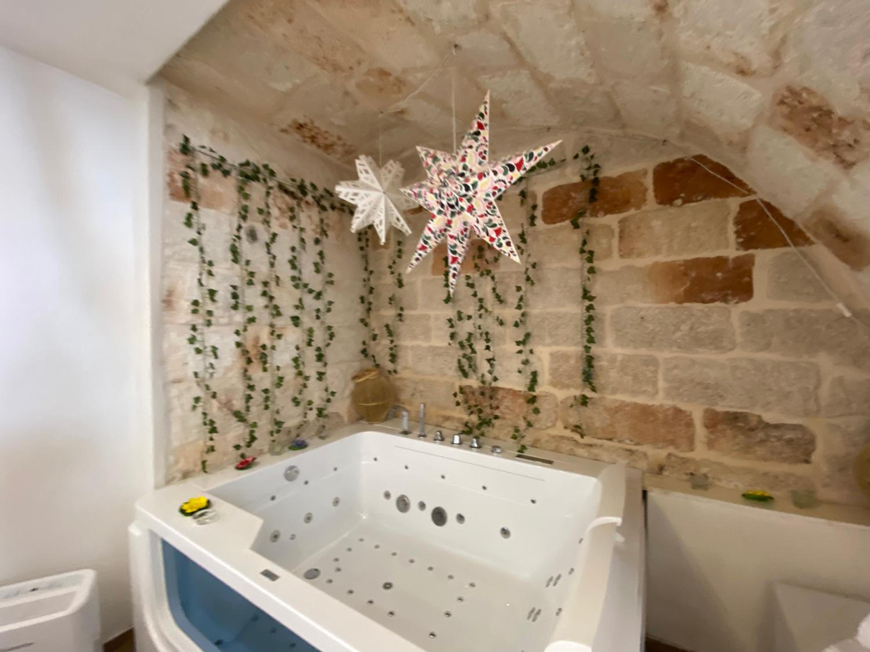 Double Room with Spa Bath - Photo 27