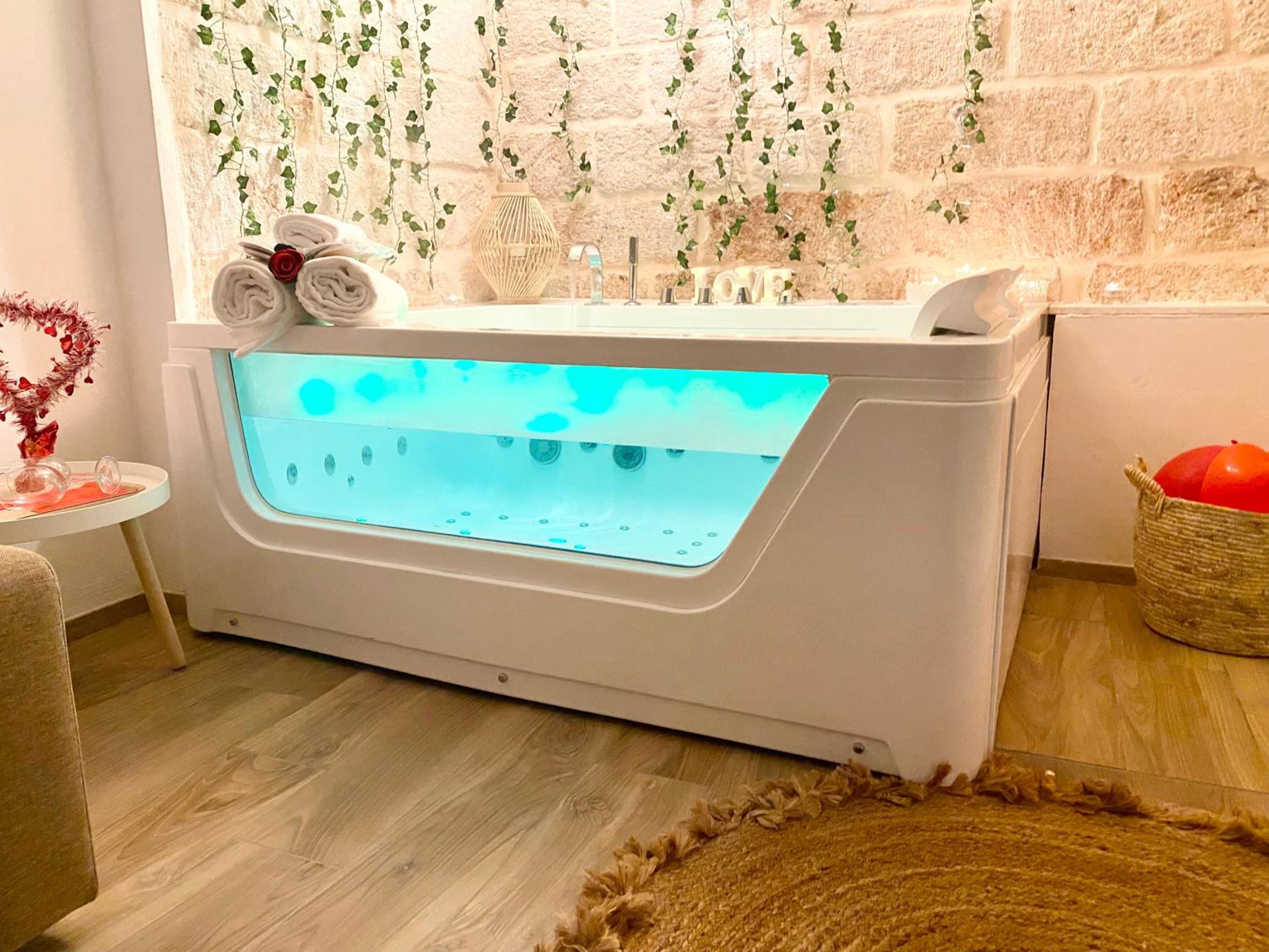 Double Room with Spa Bath - Photo 31
