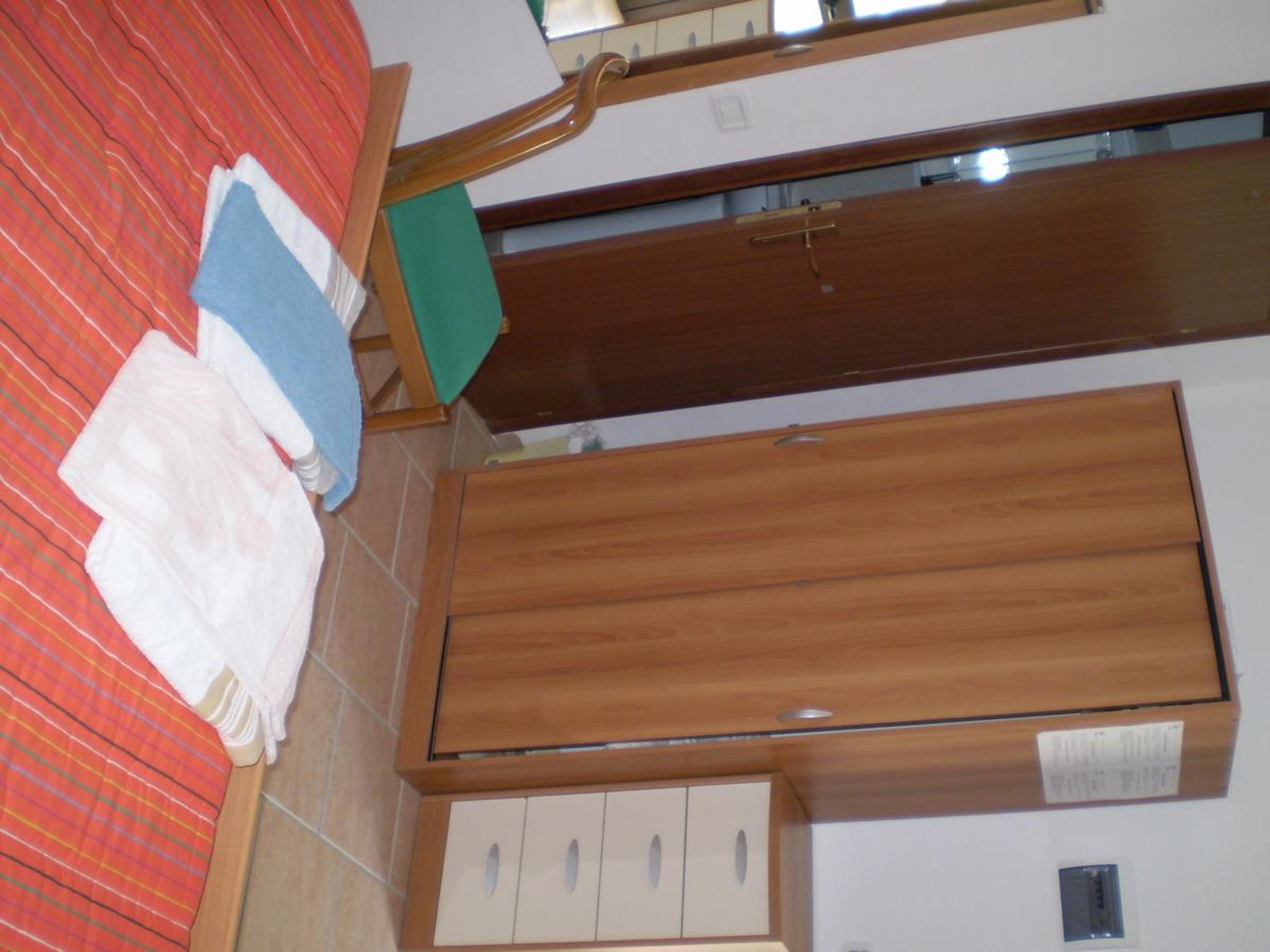 Single Room with Private Bathroom photo 2