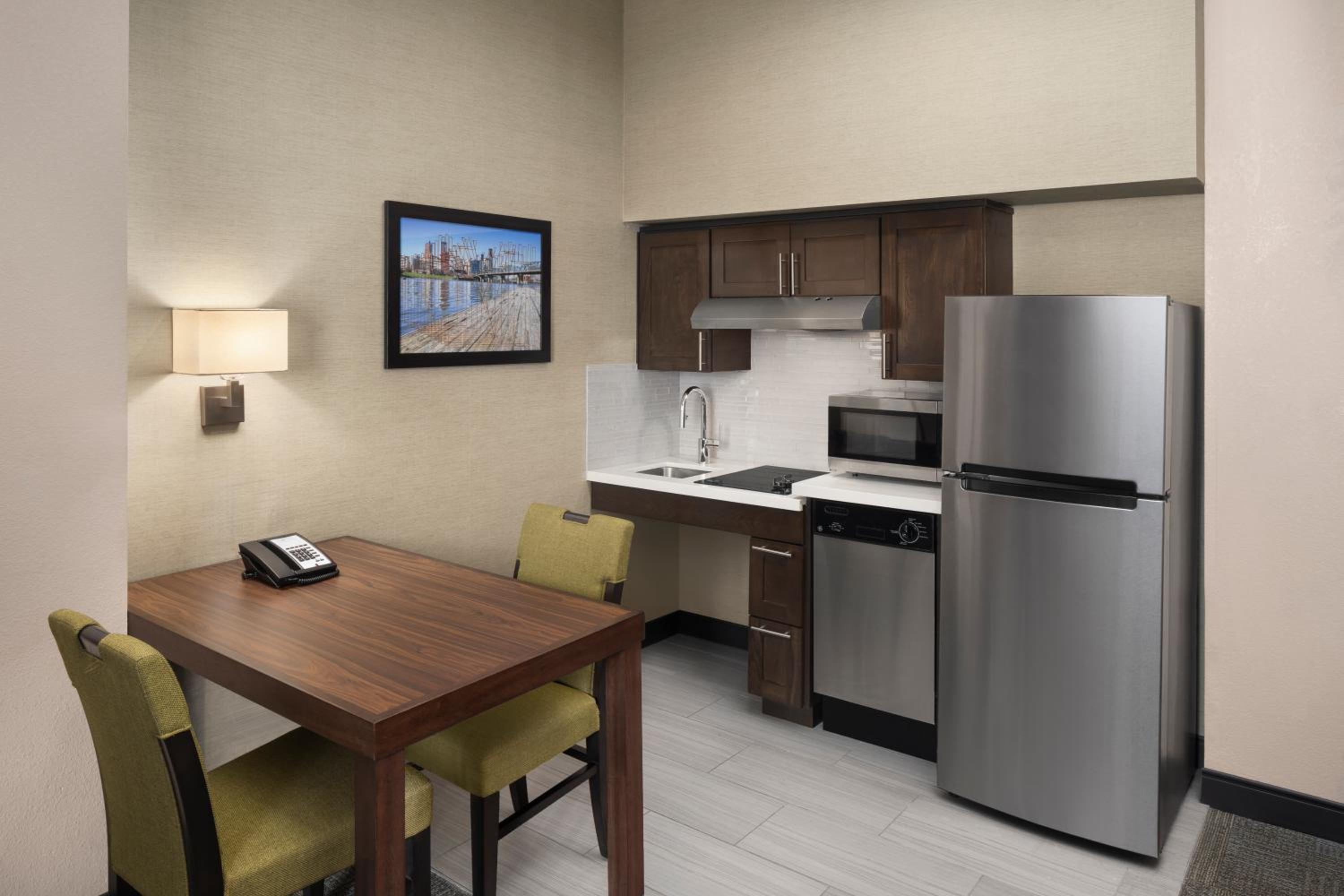 King Suite - Mobility Access/Non-Smoking - Photo 6