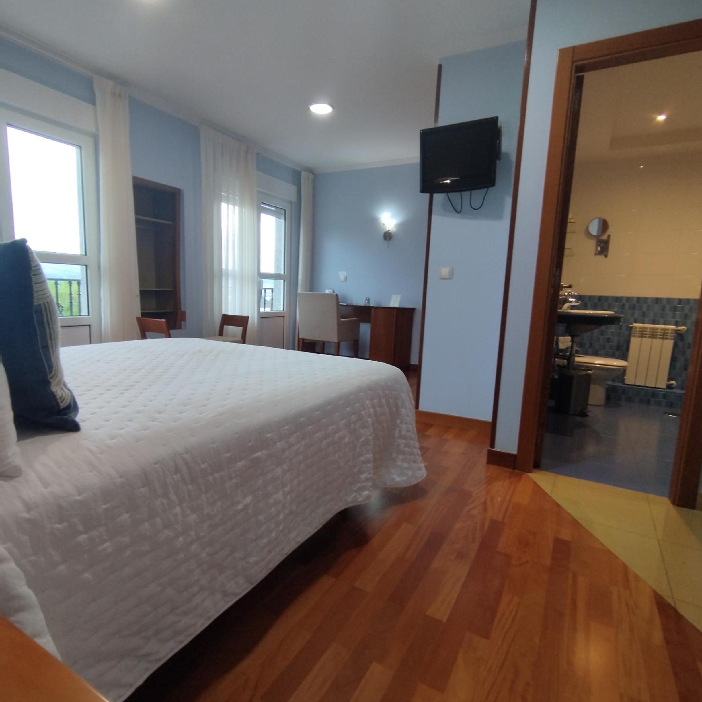 Habitación Doble con Balcón y Vista al Mar