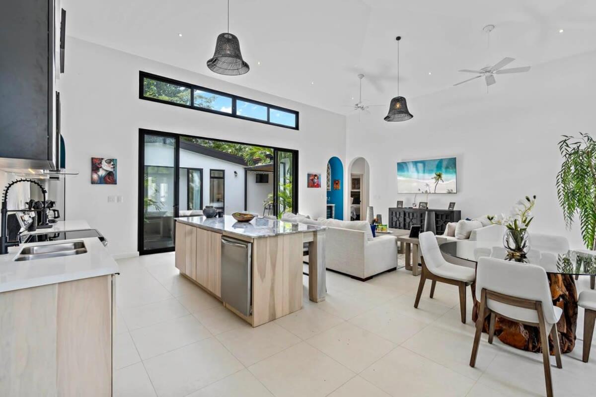 Villa photo 2
