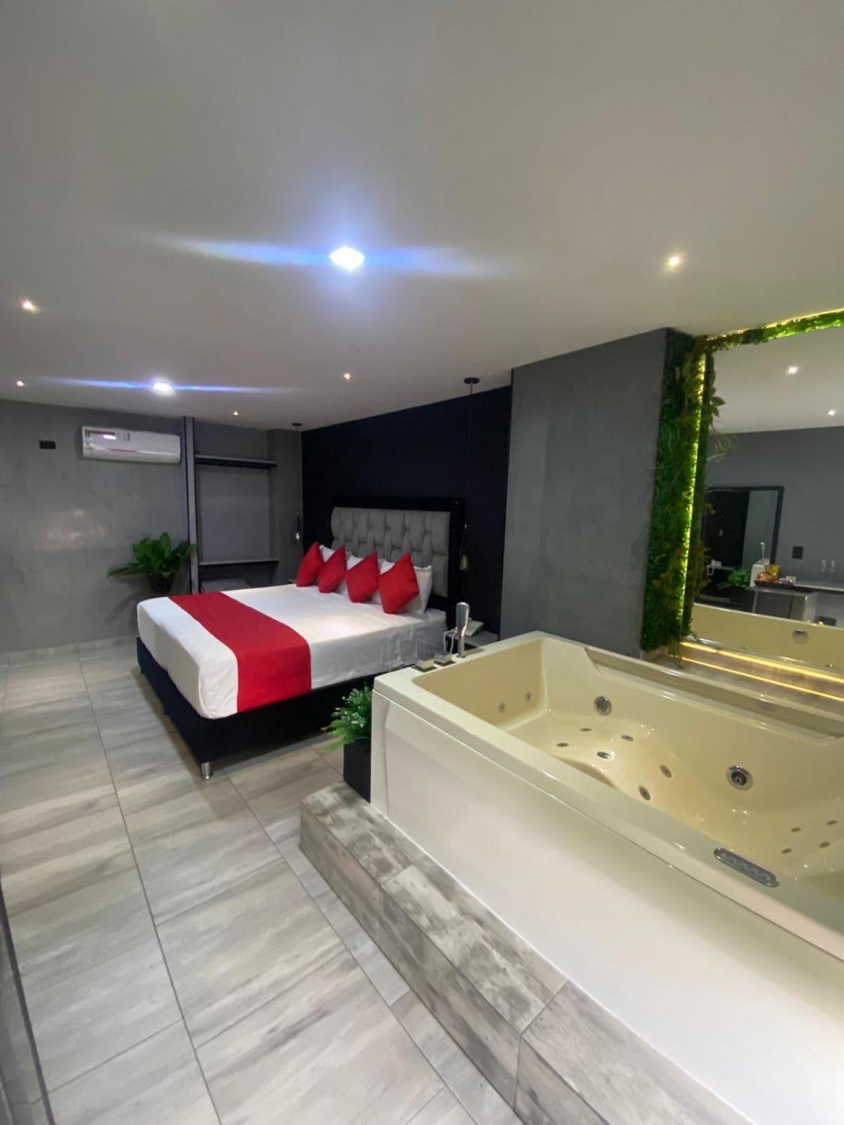 Deluxe Suite with Spa Bath