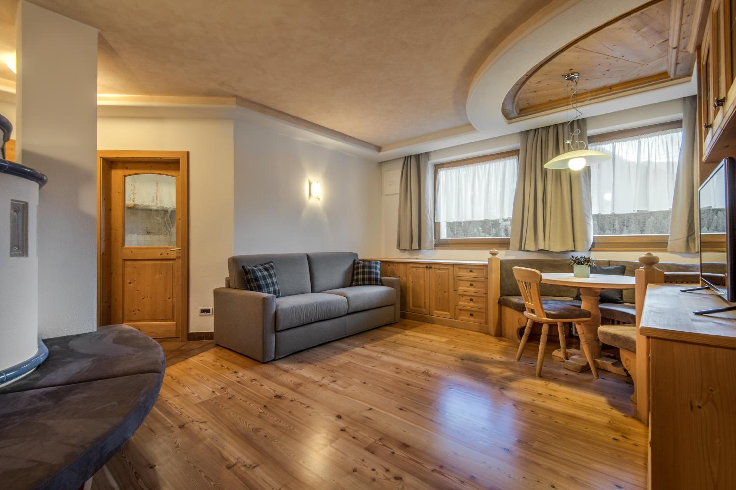 One-Bedroom Apartment with Sofa Bed photo 2