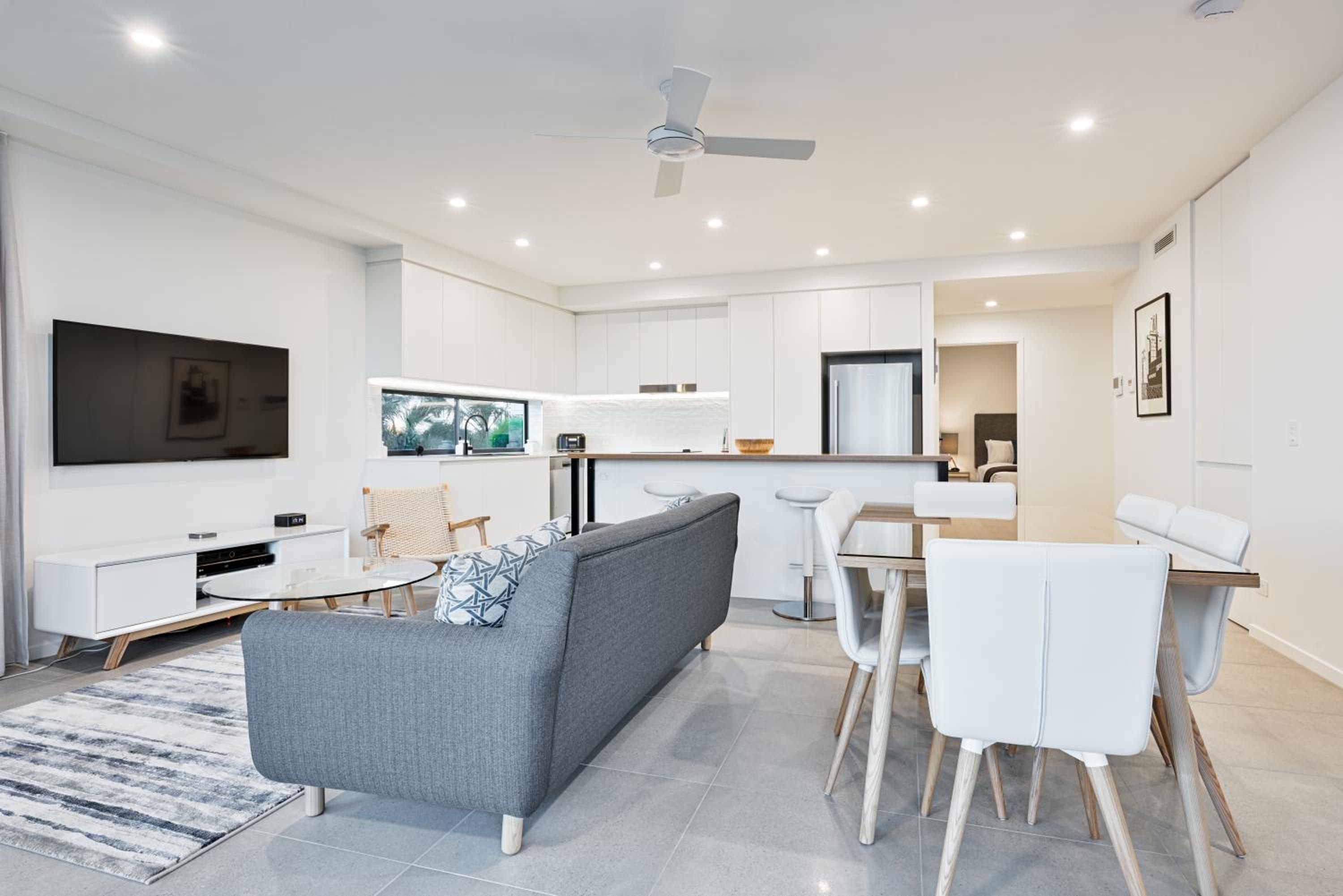 Two-Bedroom Apartment with Balcony photo 2
