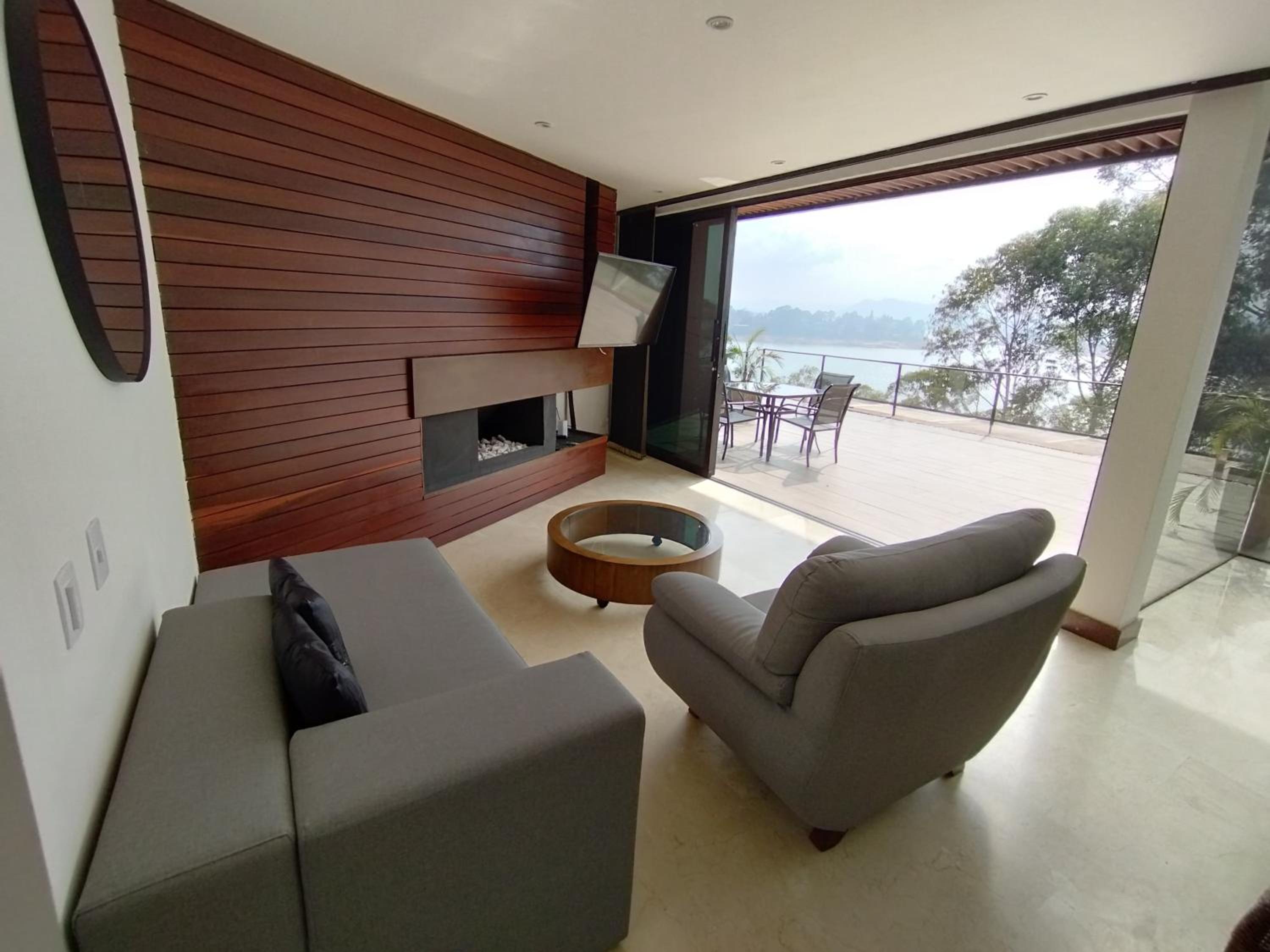 Apartment With Mountain View photo 3