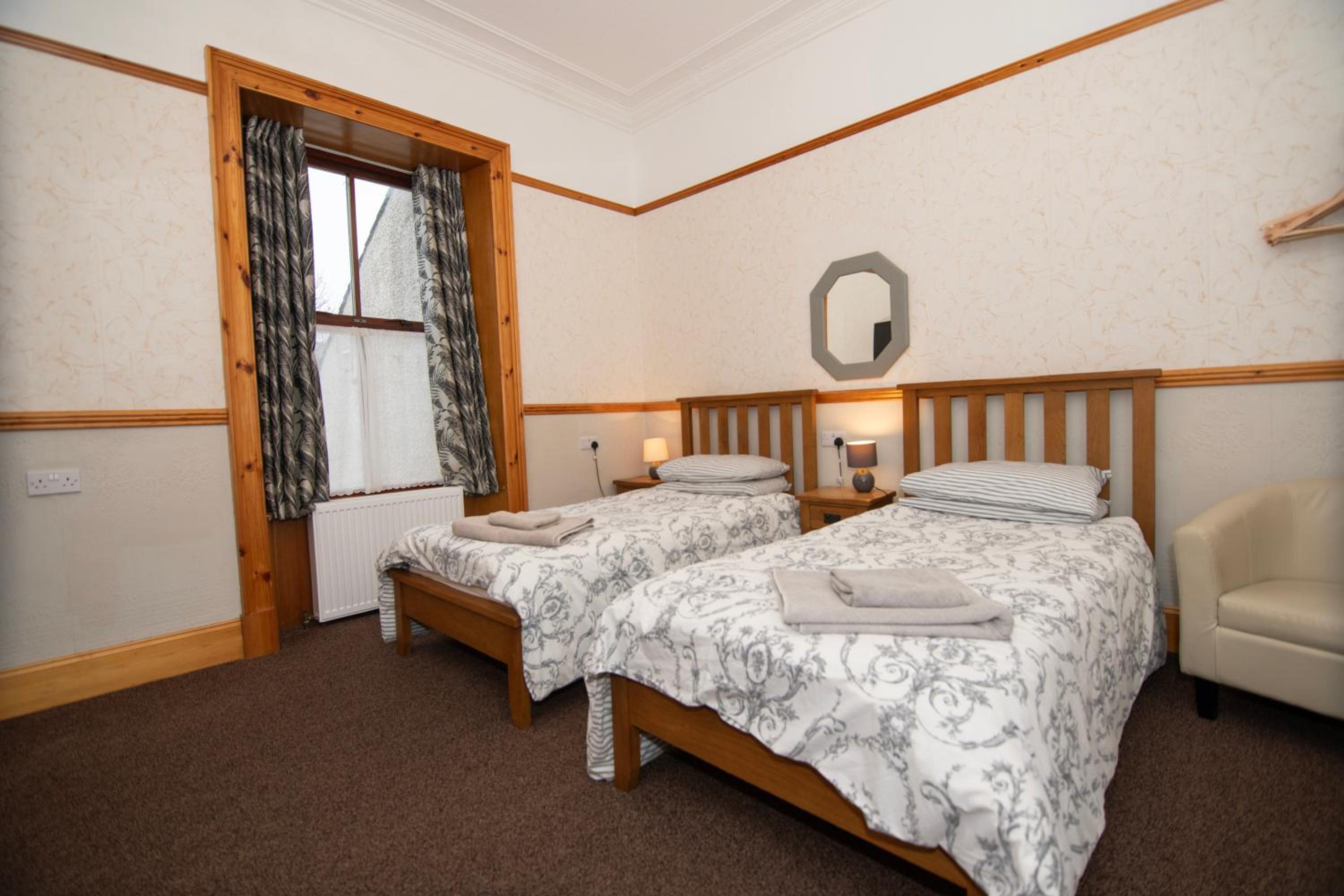 Large Twin Room photo 3