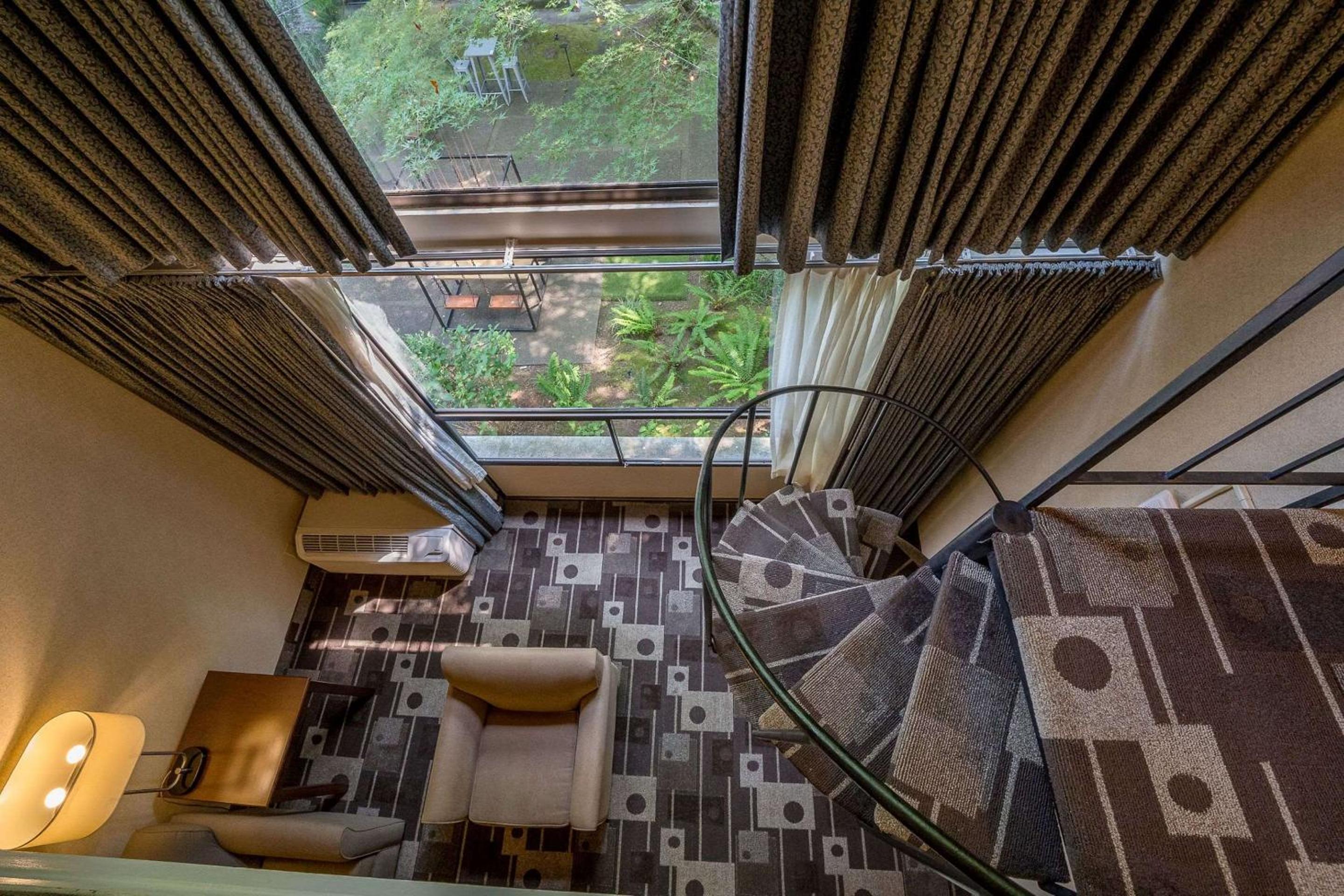 Coast Townhouse Loft Suite - Photo 9