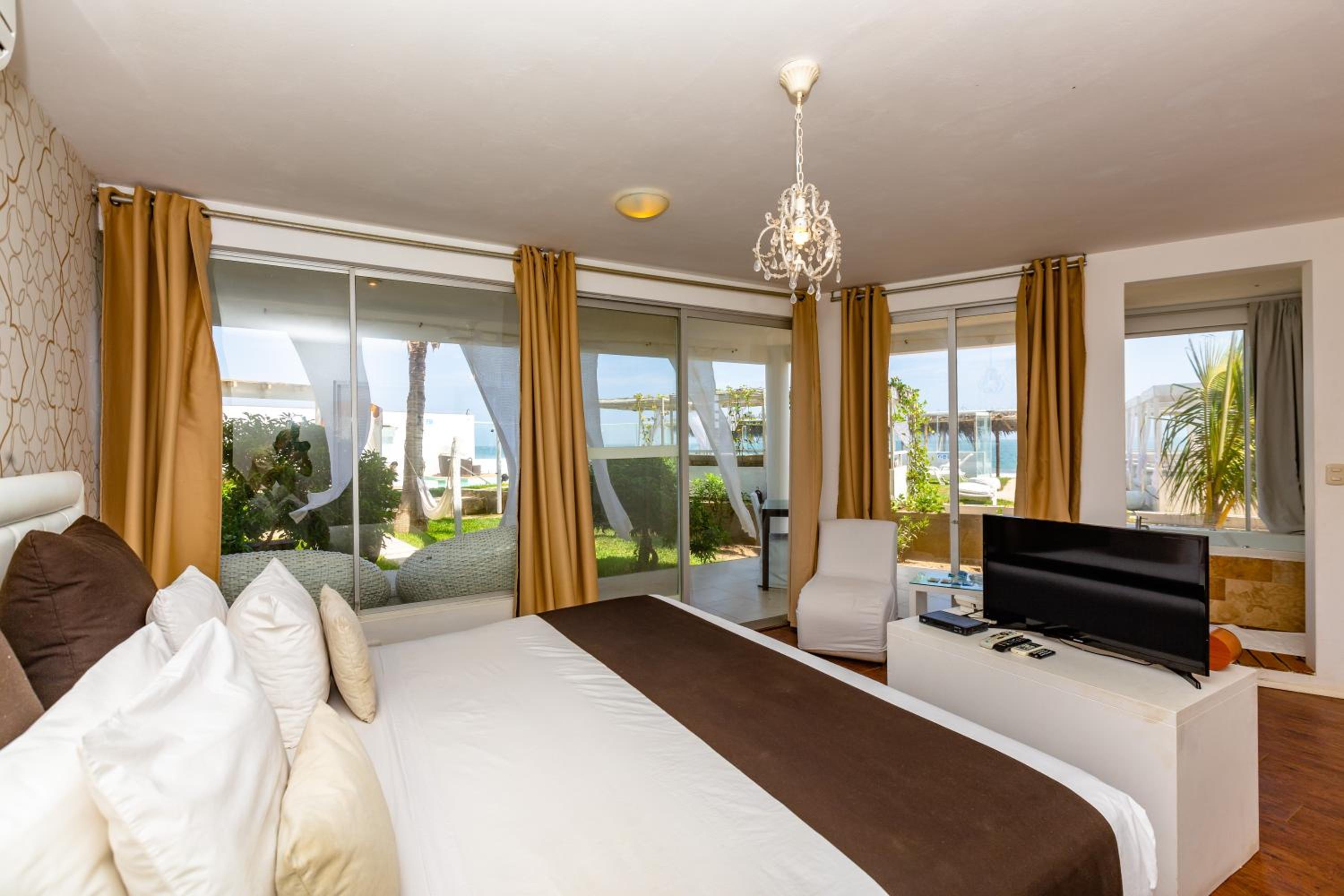 Suite with Spa Bath and Garden View