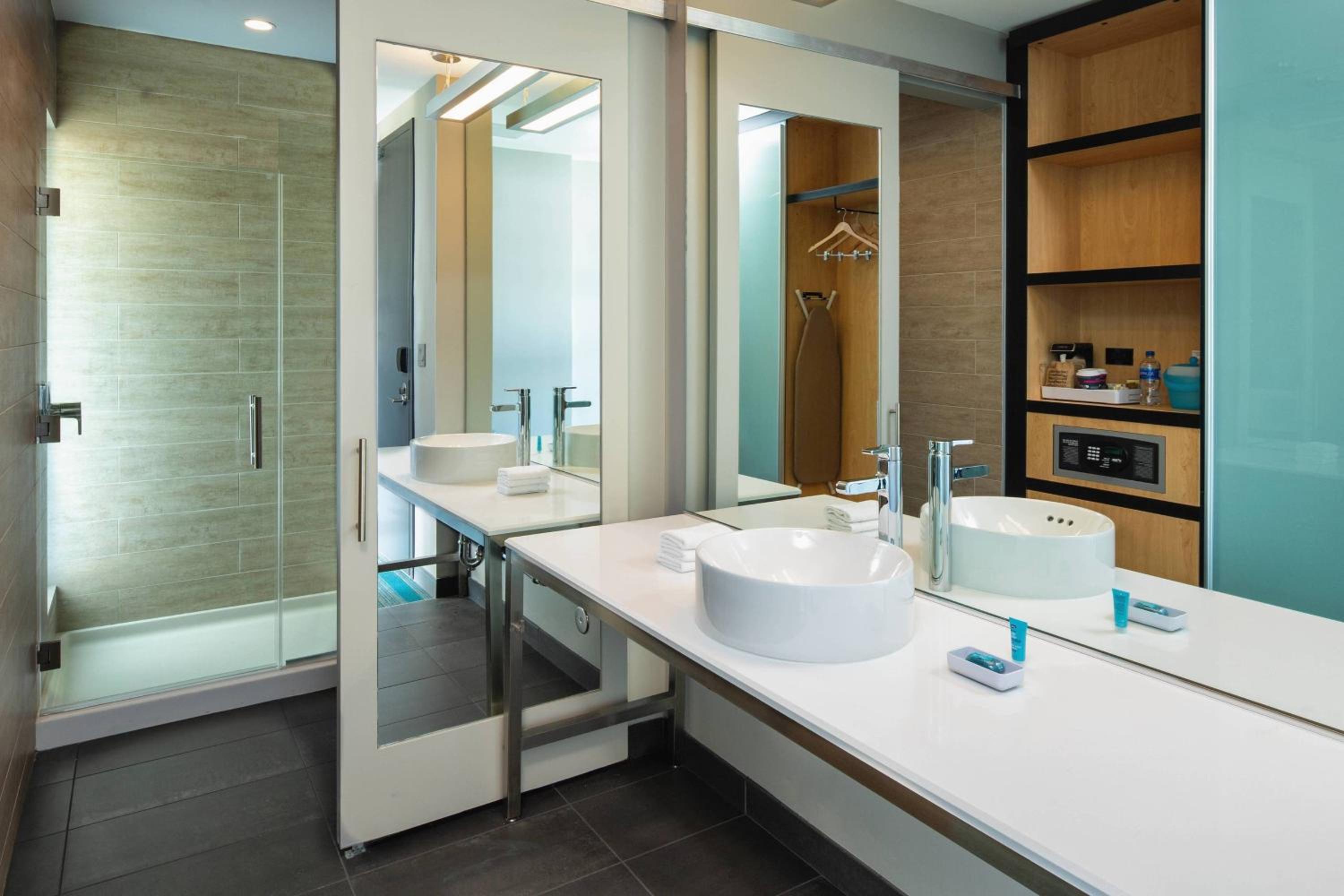 King Room - Hearing Accessible - Photo 3