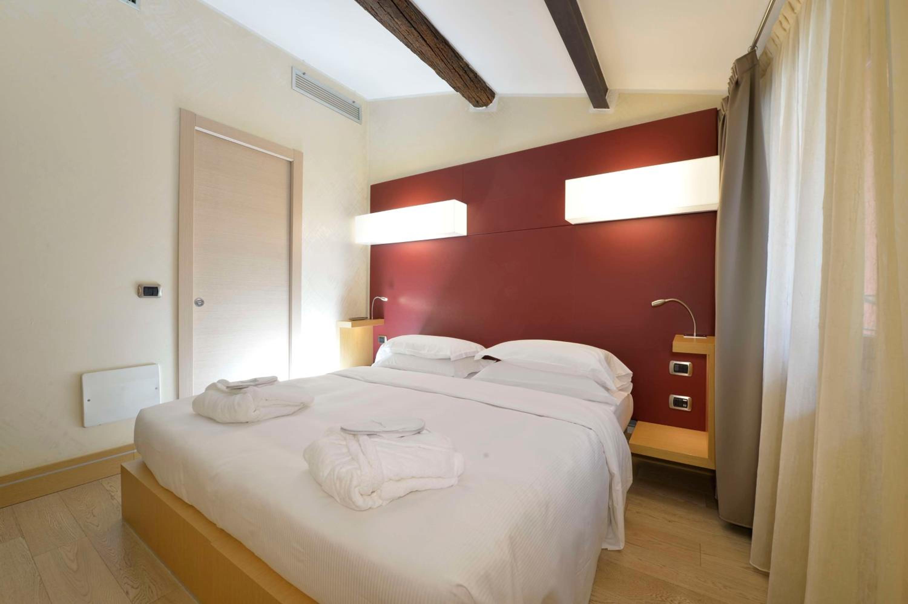 Junior King Suite - Photo 1