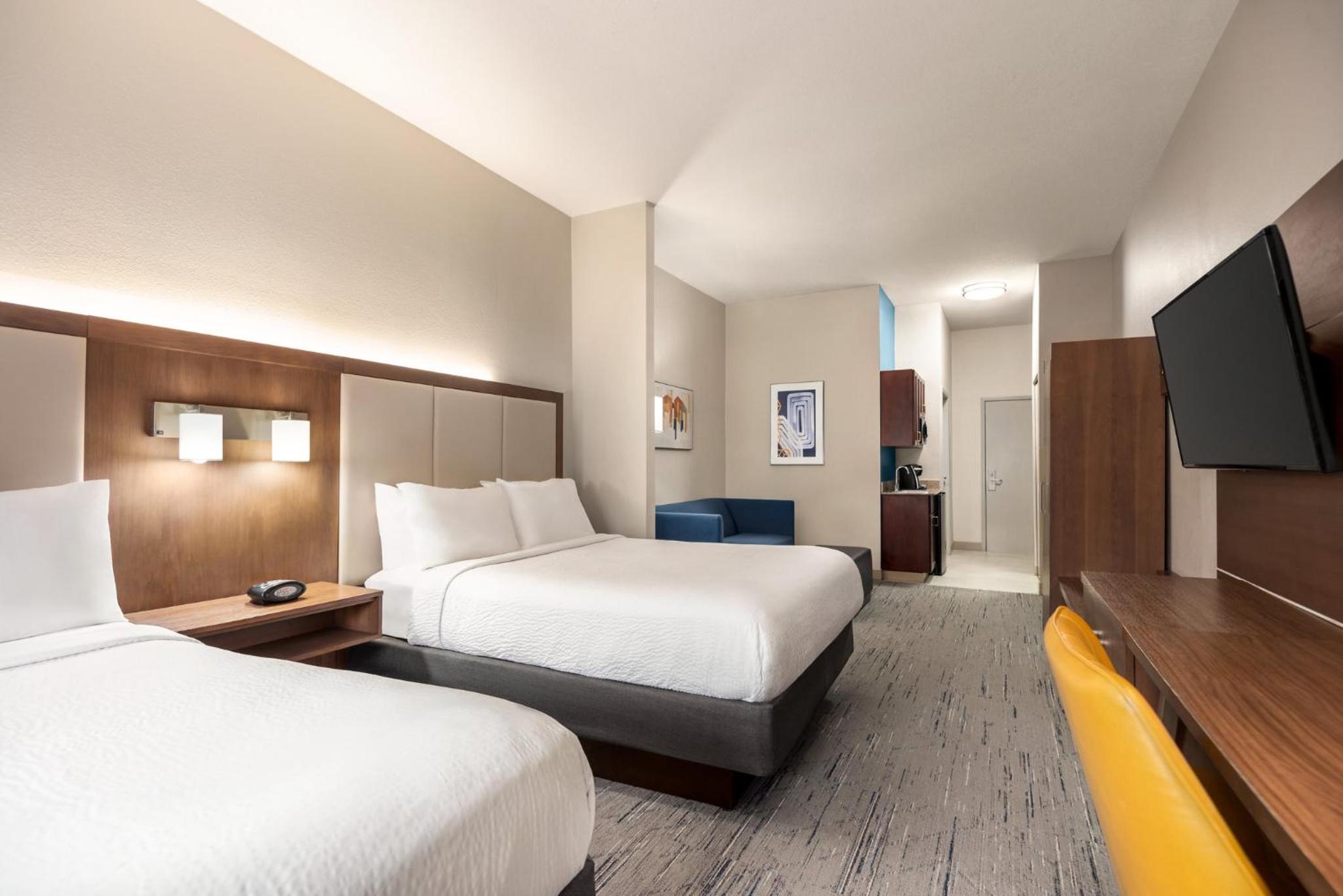 Suite with Two Queen Beds - Photo 2