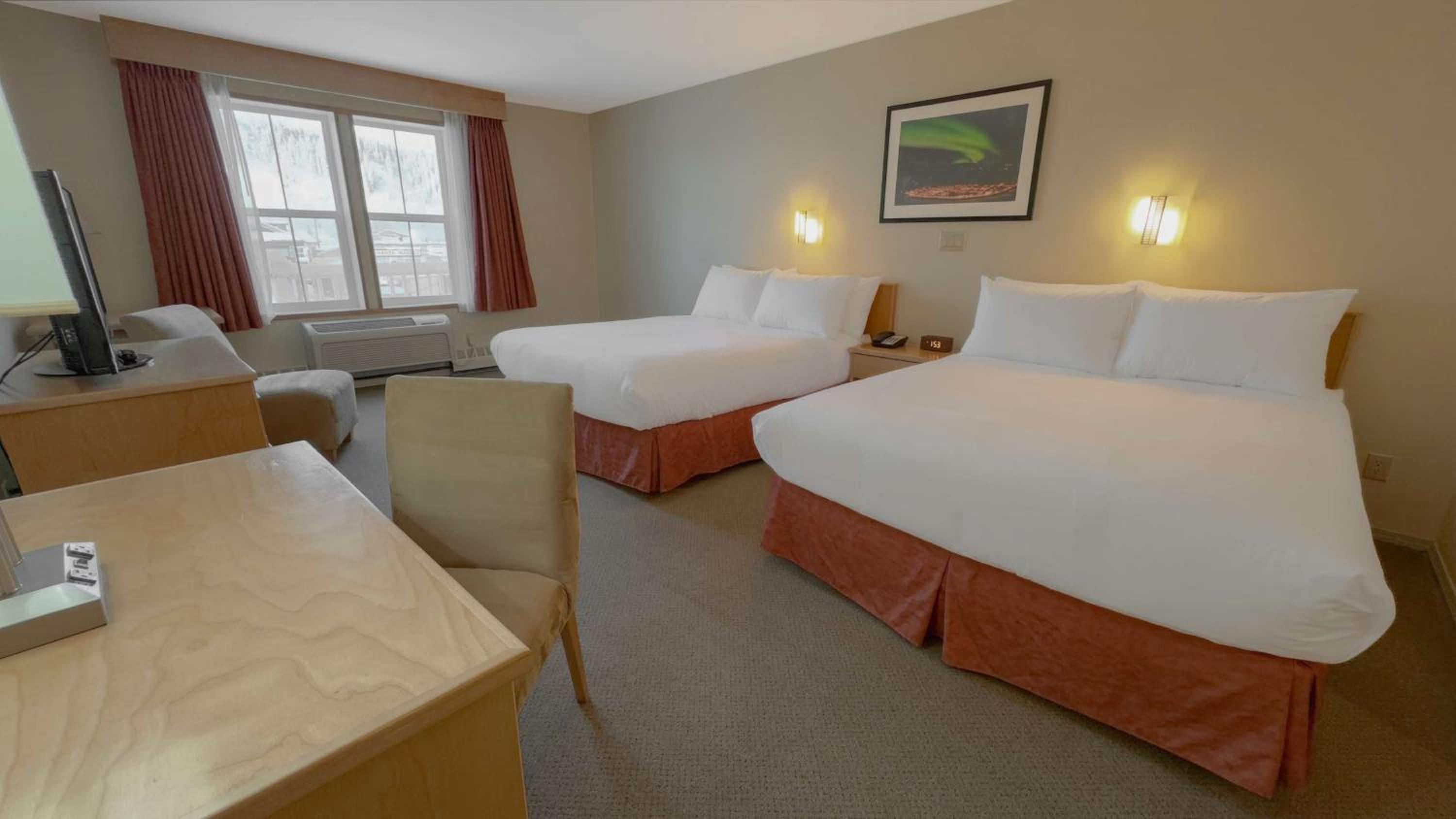 Deluxe Queen Room with Two Queen Beds photo 1