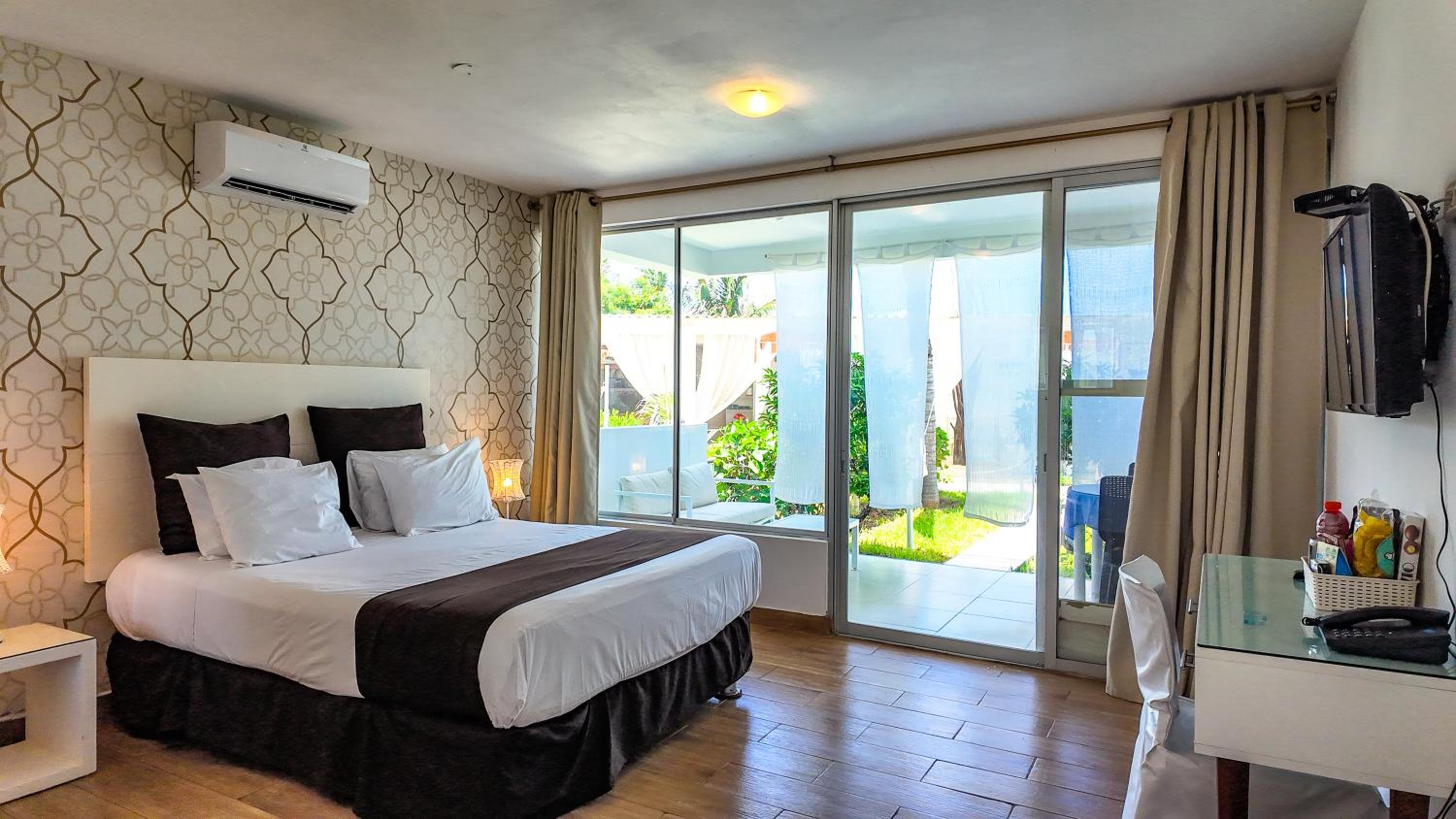Junior Suite with Garden View