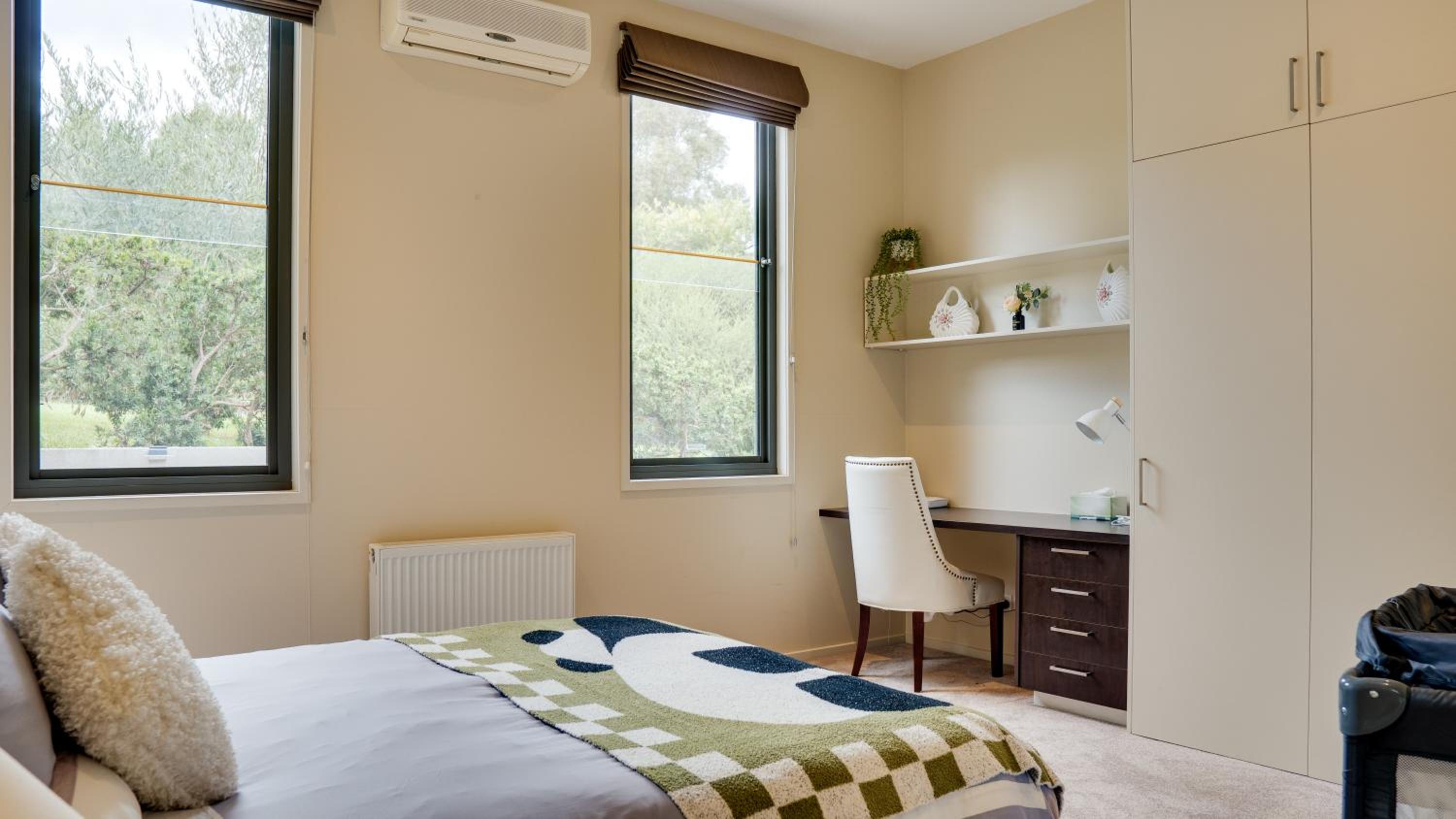Room 2 - Queen Bed With Garden View photo 1