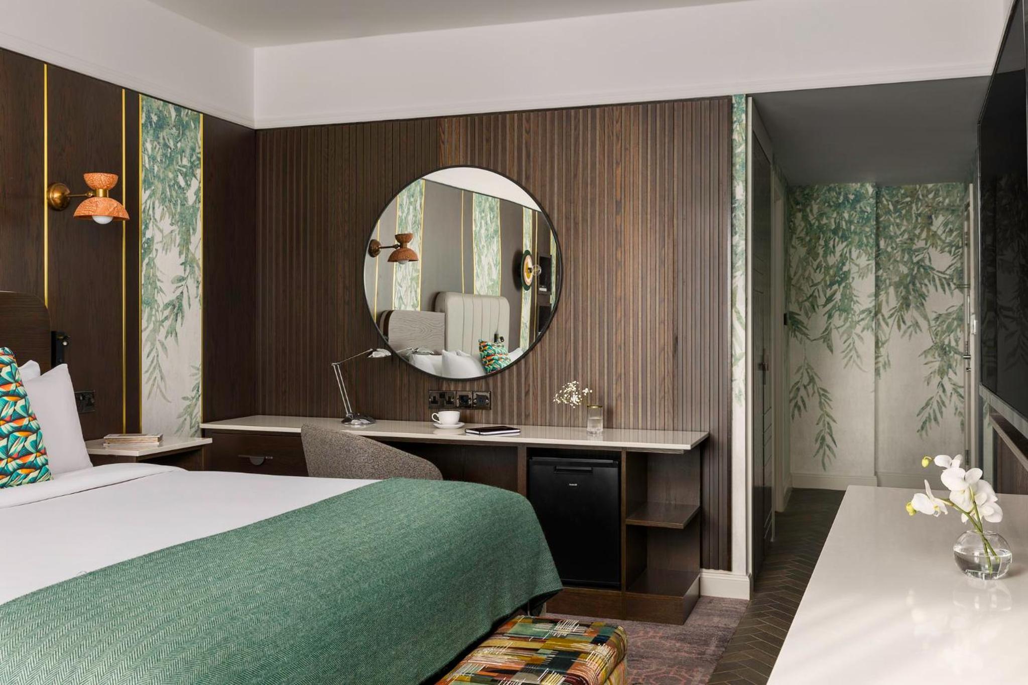 Premium King Room - Top Floor - Photo 6