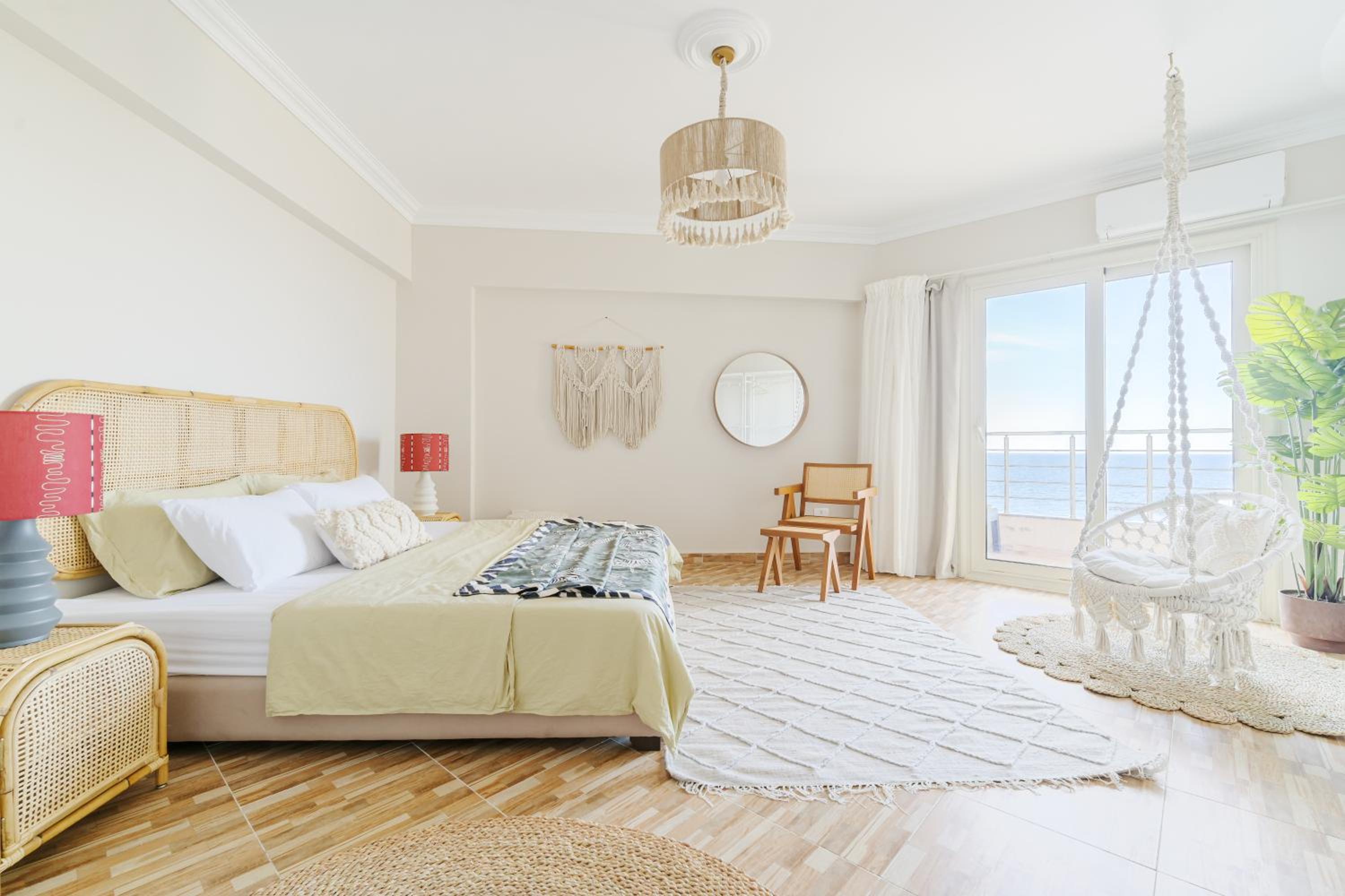 Three-Bedroom Apartment with Sea View photo 3