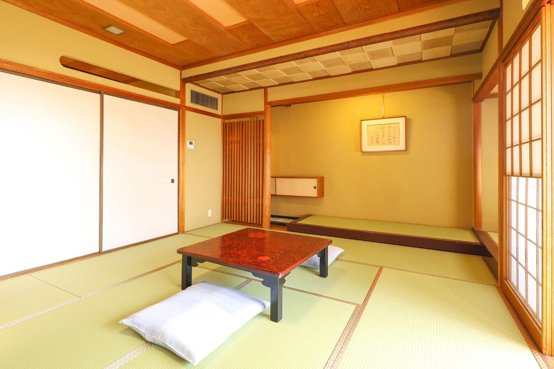 Standard Japanese-Style-Room with 10 Tatami mats - Shared Bathroom - Non-Smoking - Photo 1