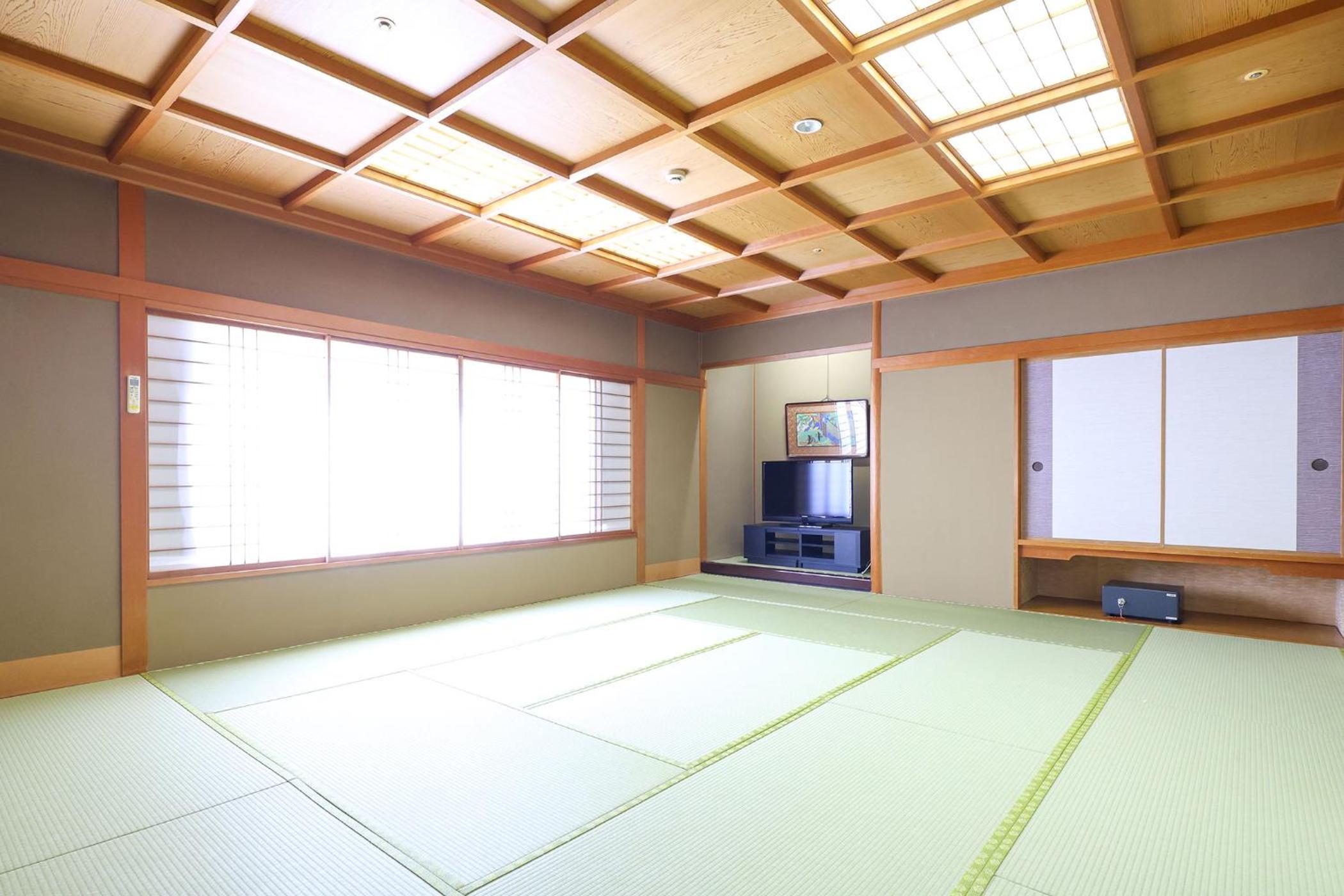 Suite Japanese-Style-Room with 15+4.5 Tatami mats - Indoor Bath - Non-Smoking - Photo 1