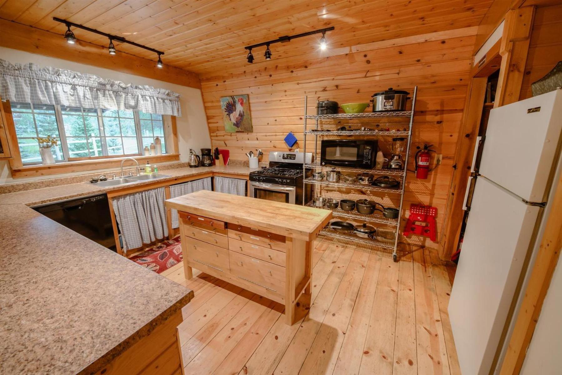 Three-Bedroom Vacation Home  photo 3