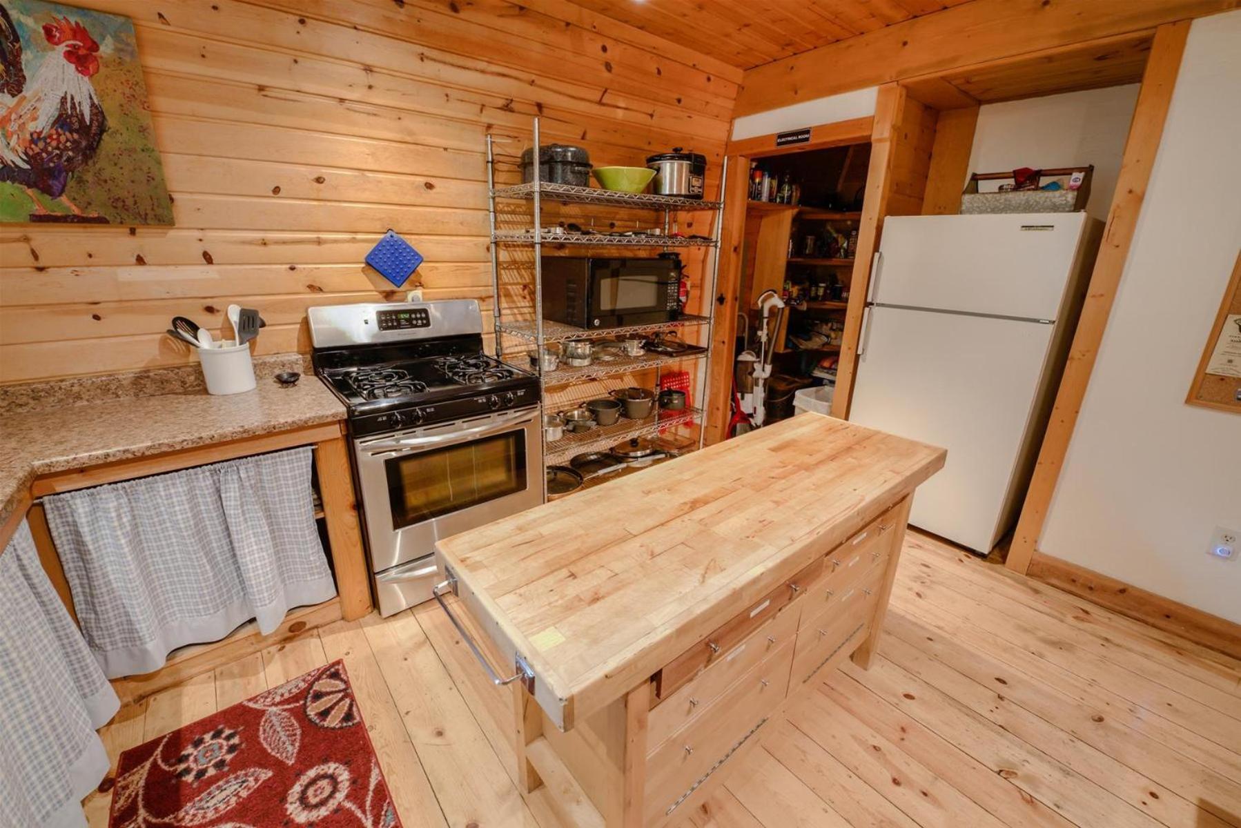 Three-Bedroom Vacation Home  photo 2