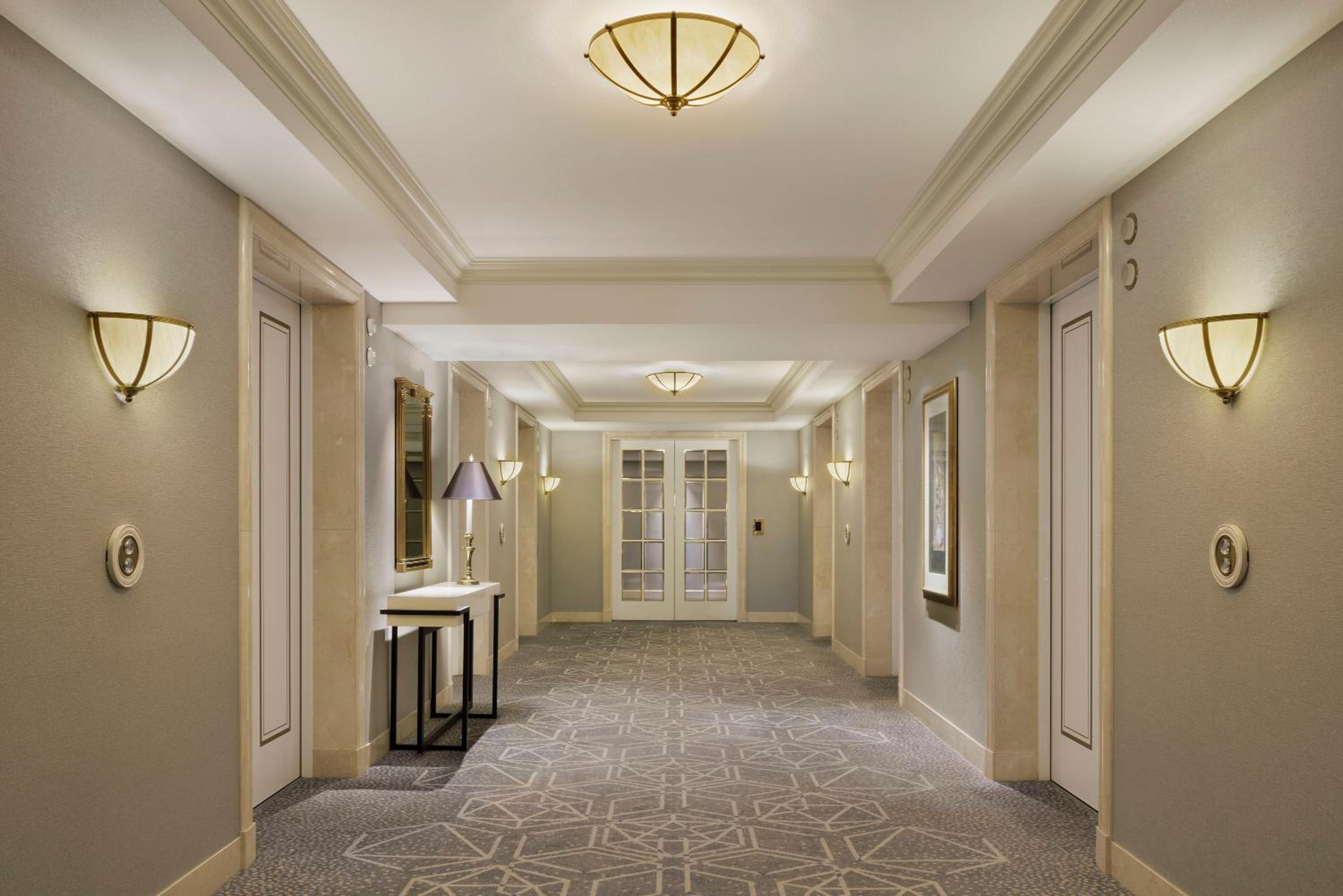 Standard Queen Room with City View photo 3