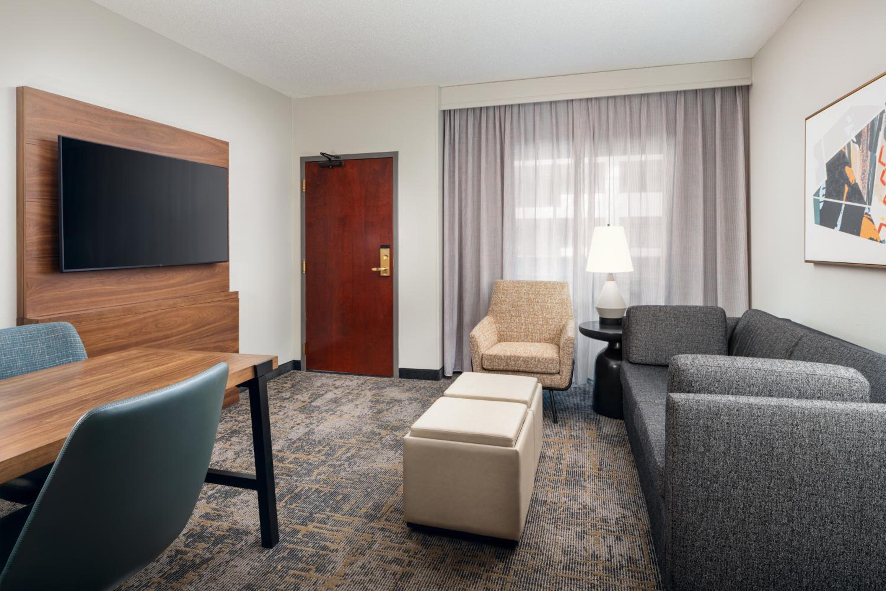 King Suite - Non-Smoking - Photo 3