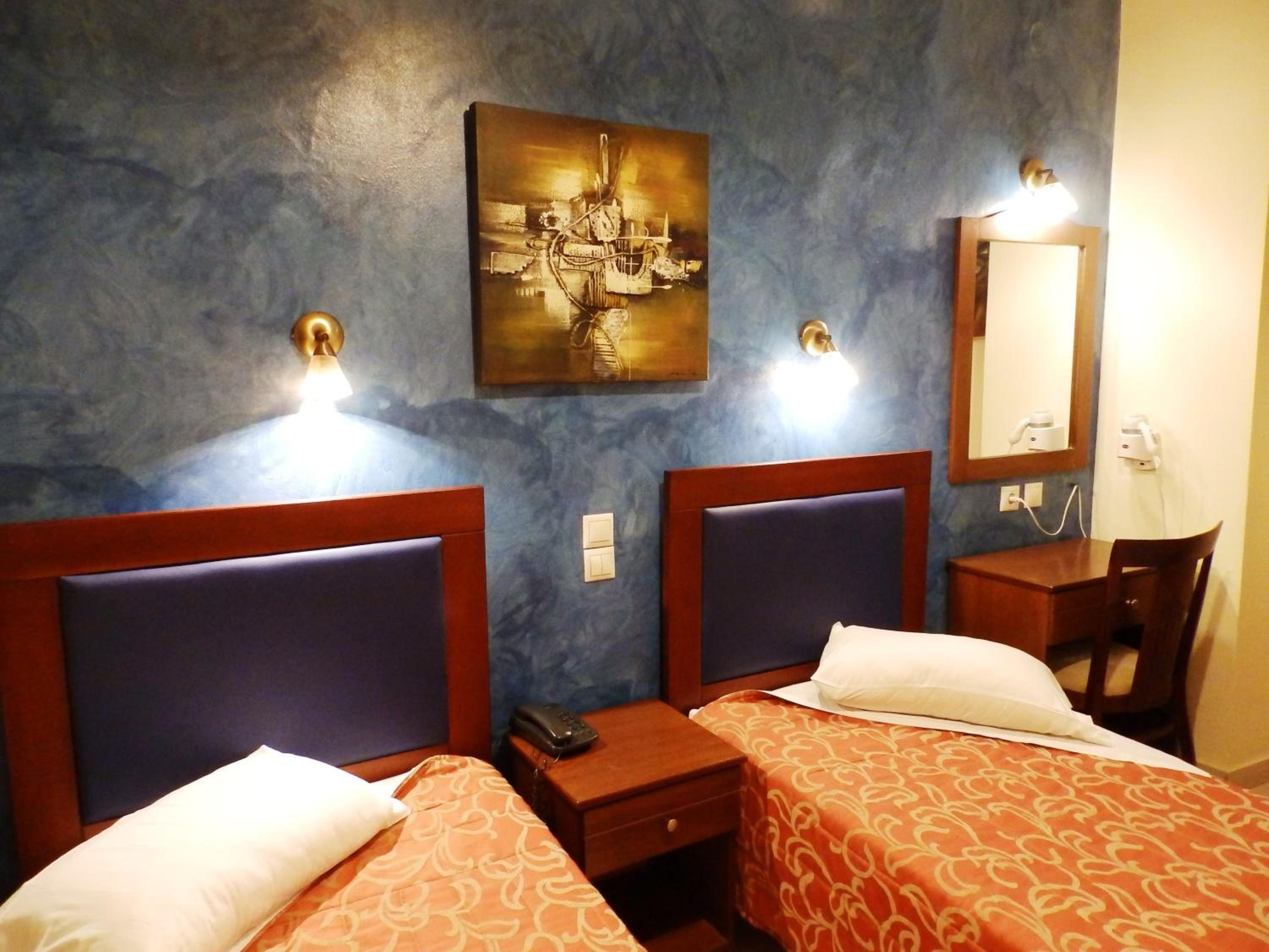 Twin Room thumbnail 6