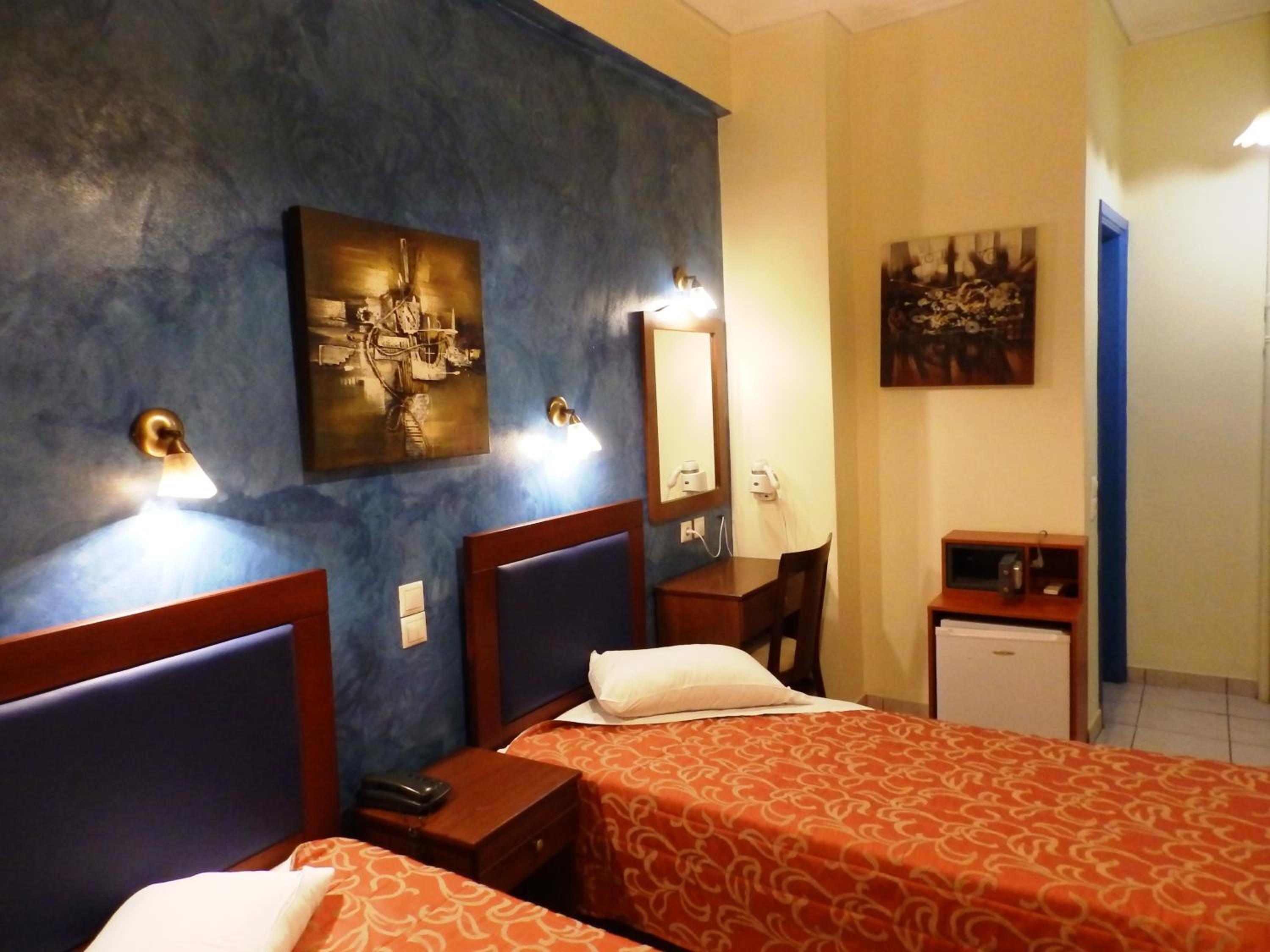 Twin Room thumbnail 6