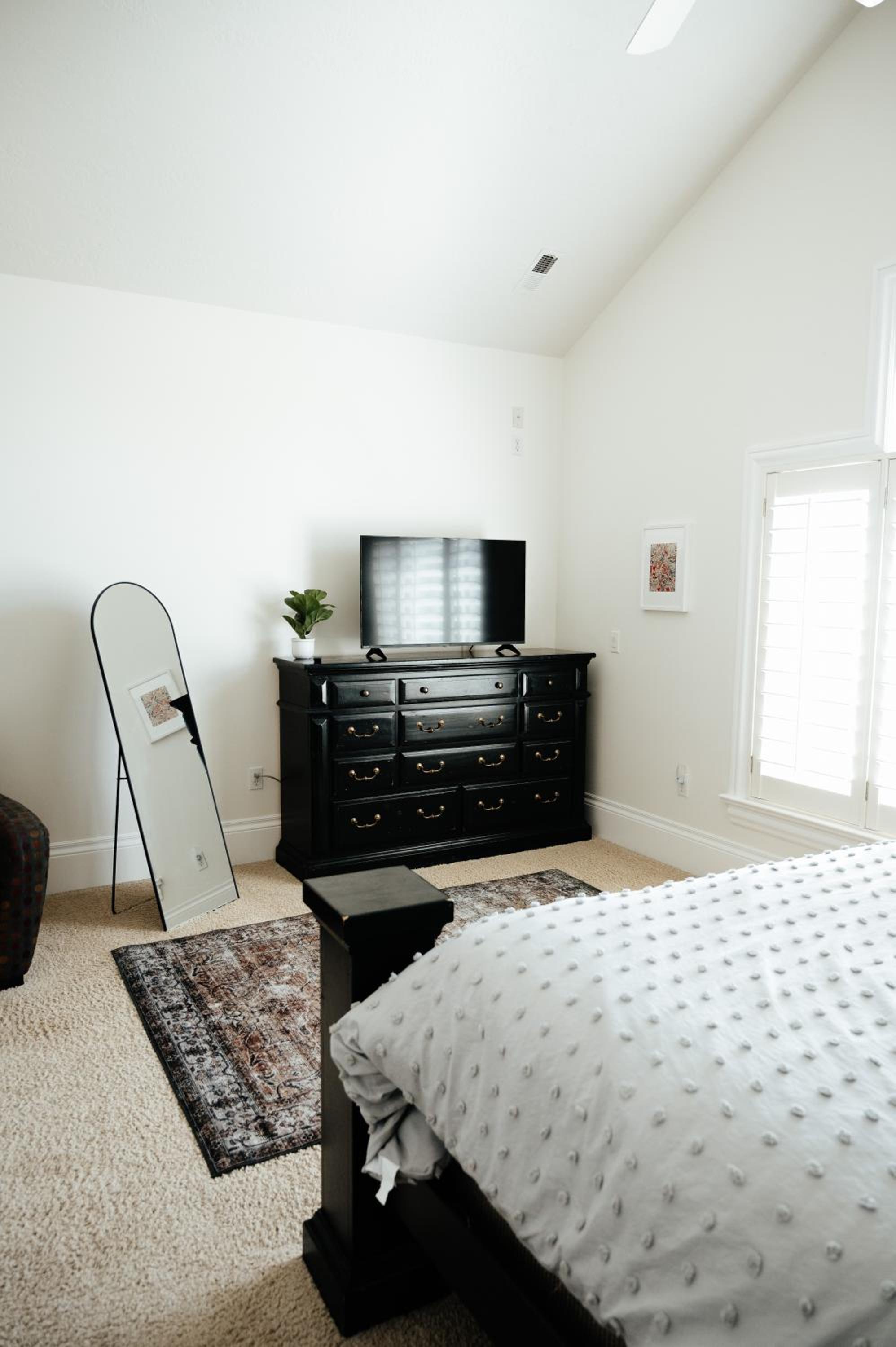 Eight-Bedroom House photo 2