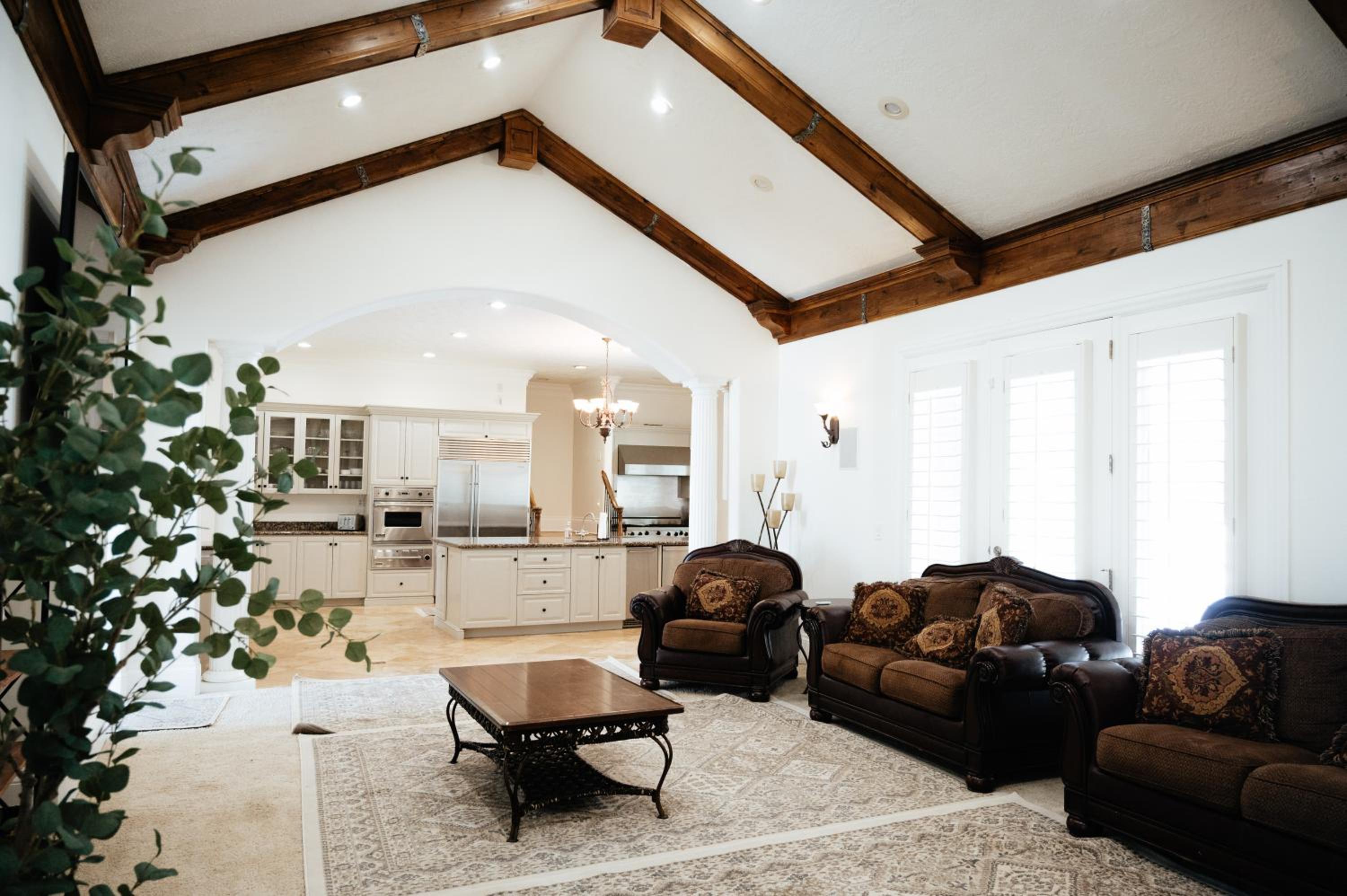 Eight-Bedroom House photo 1