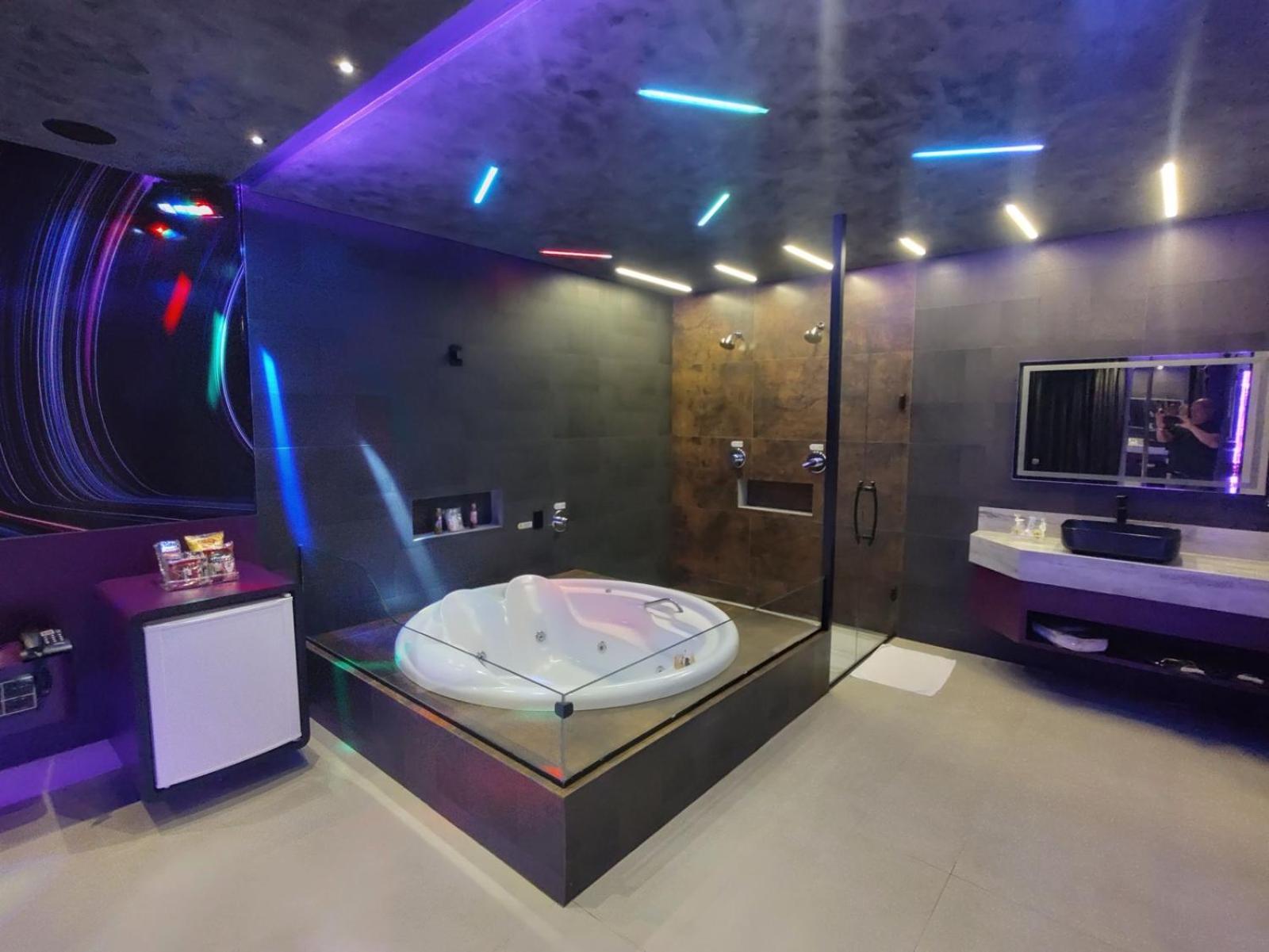 Deluxe Suite with Spa Bath photo 3