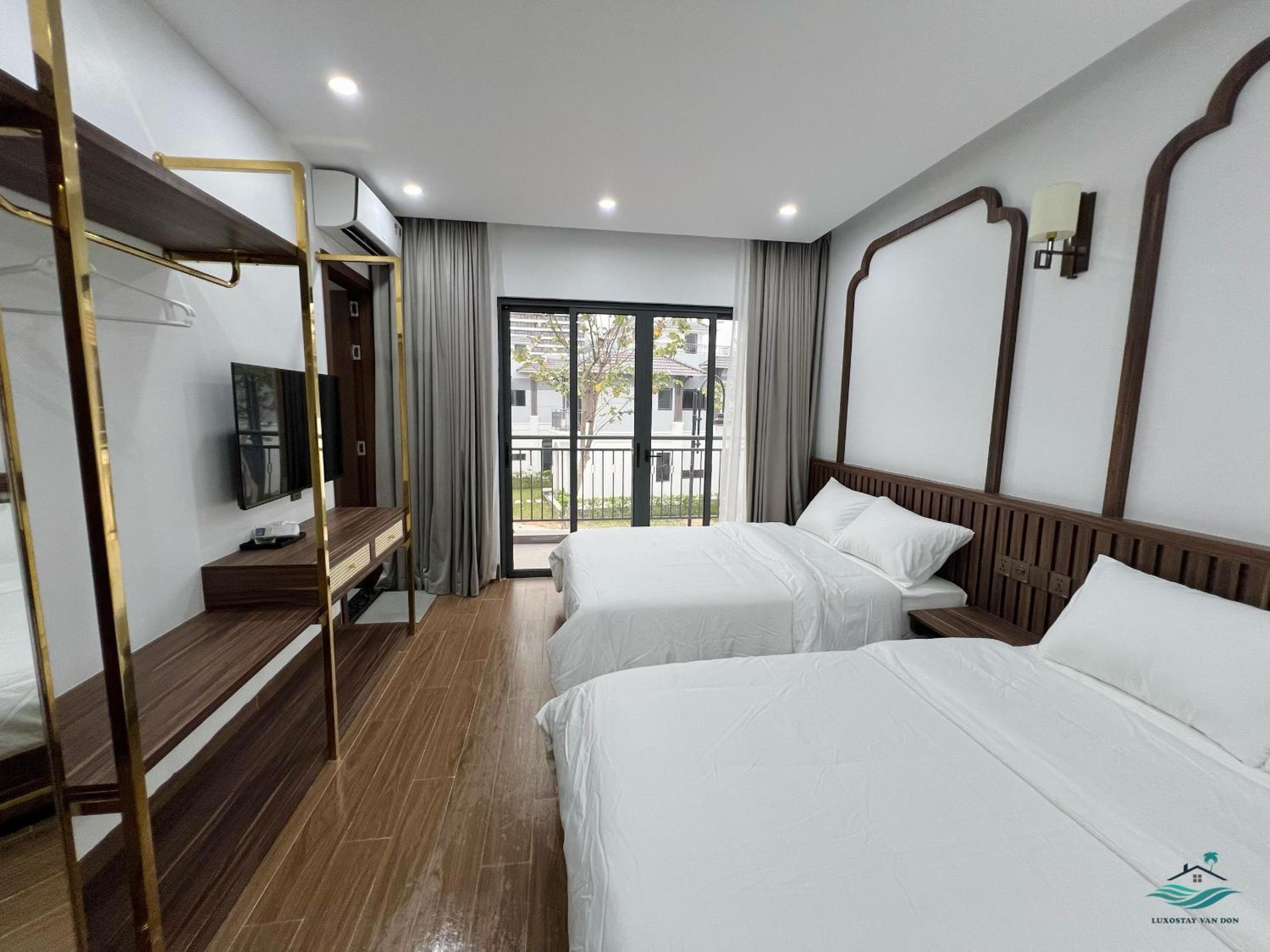 Three-Bedroom House photo 2