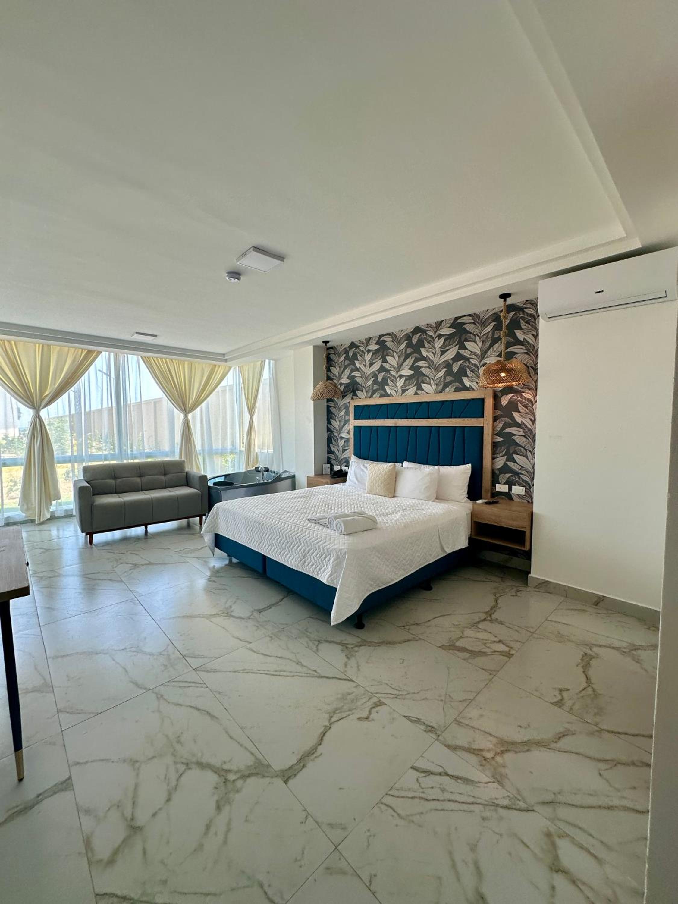 Queen Room with Spa Bath