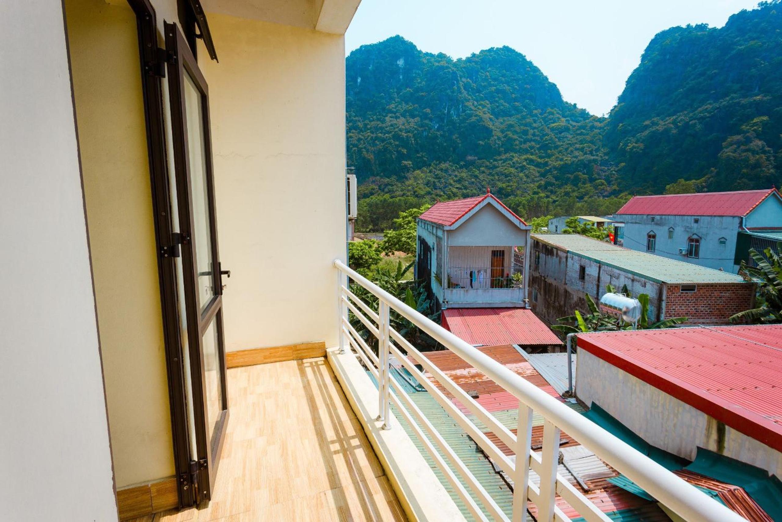 Twin Room with Mountain View photo 2