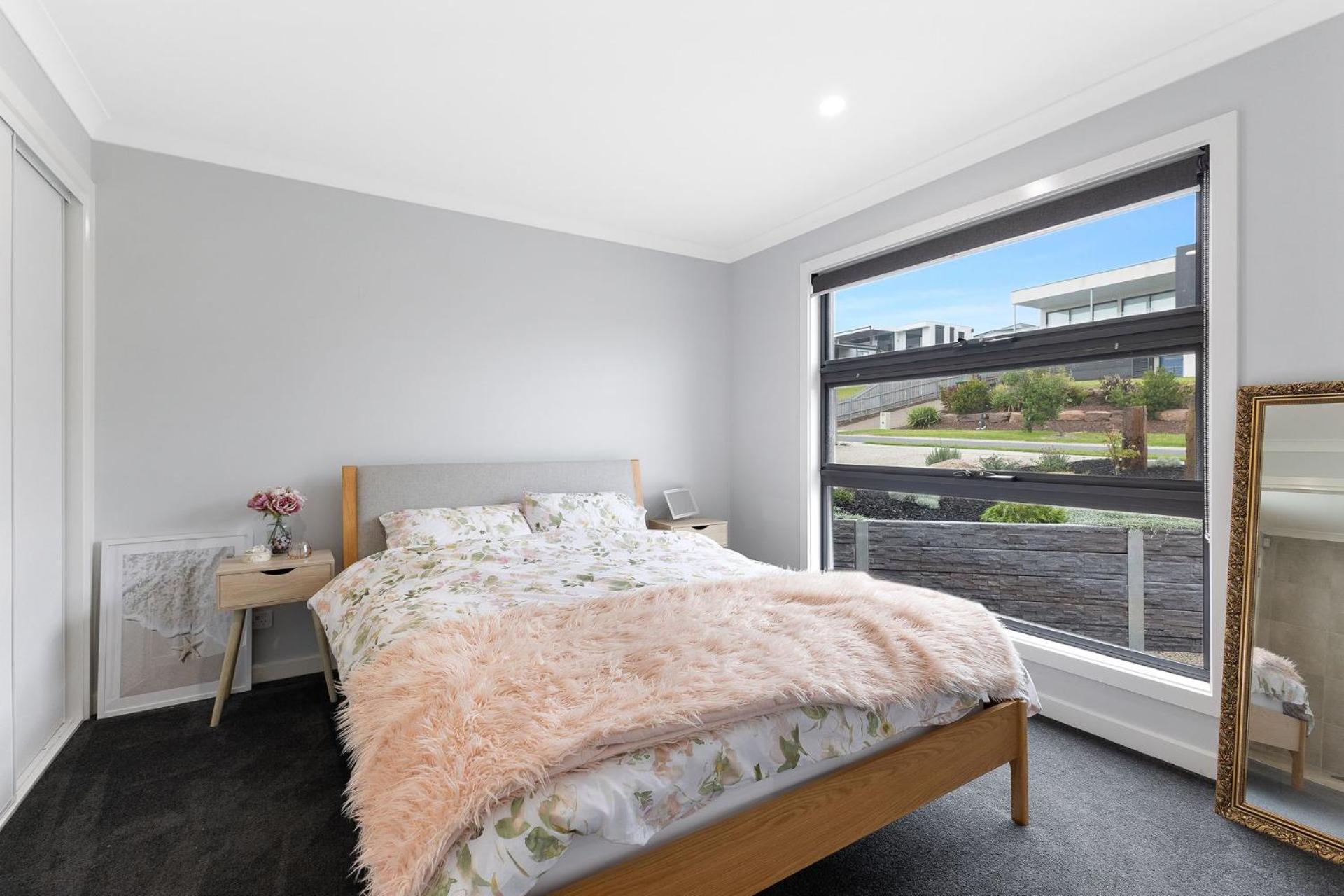 Five-Bedroom House photo 1