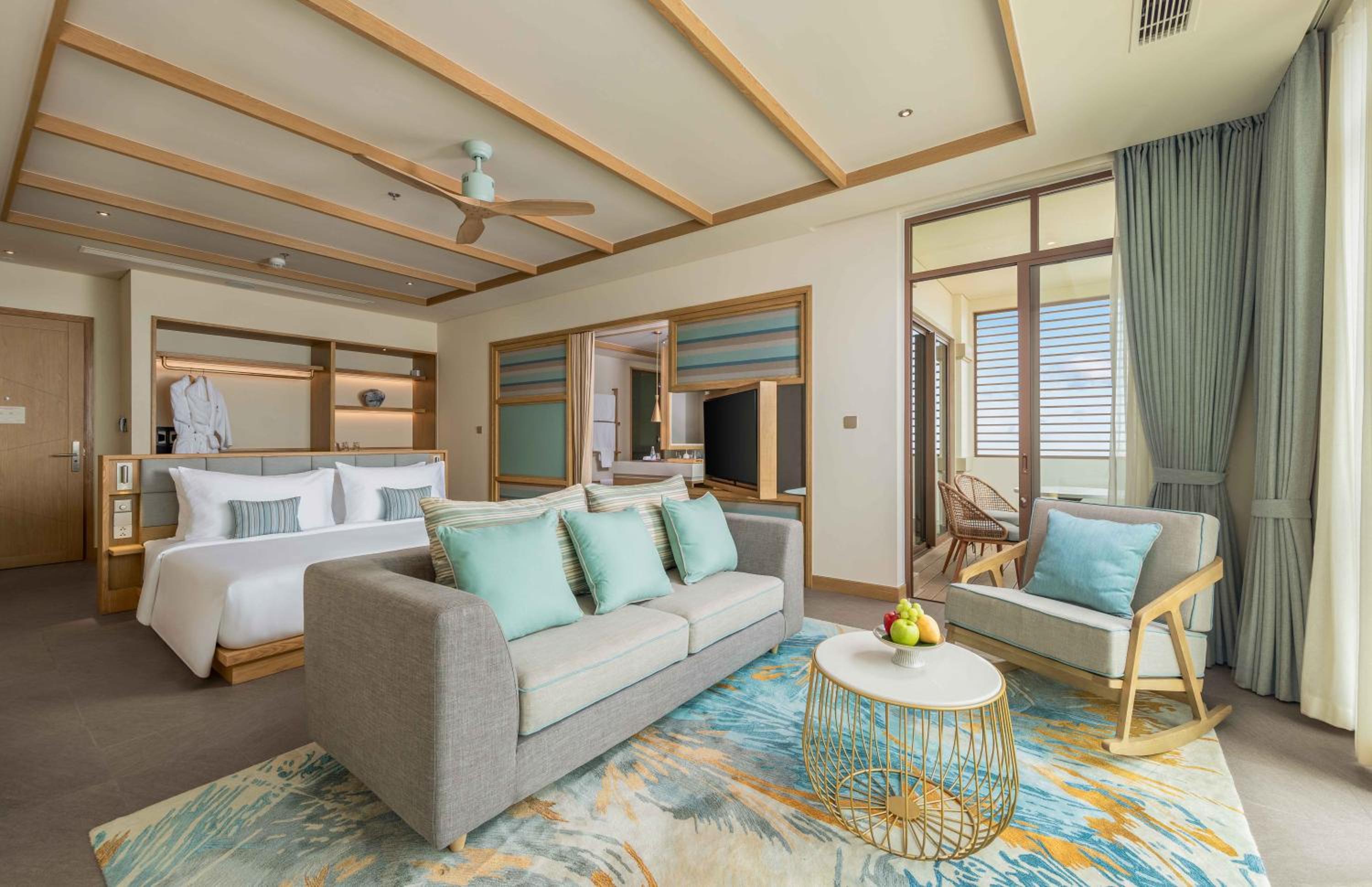 Special Offer - Golf View King Suite with Balcony and Bathtub