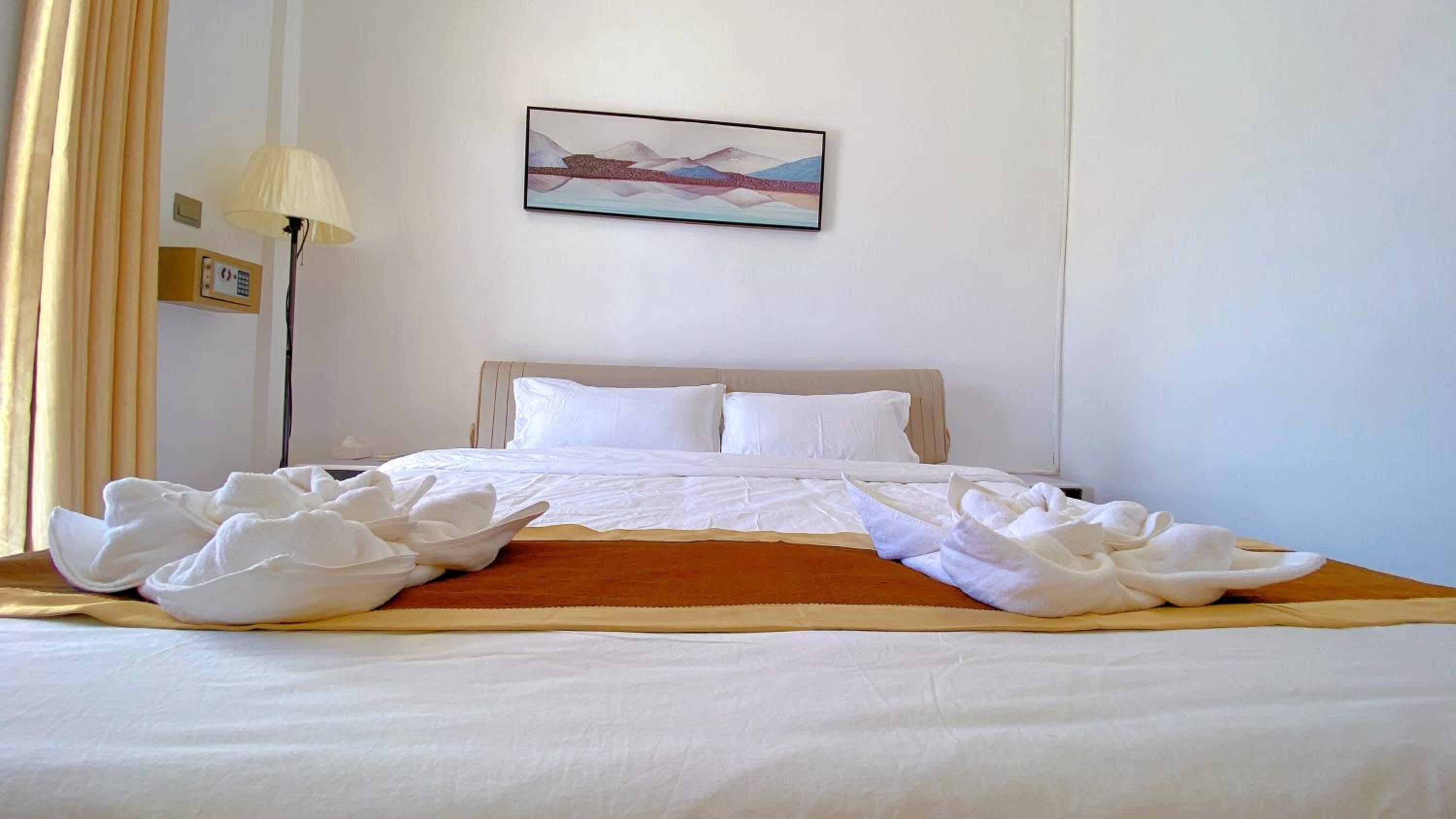 Deluxe King Room photo 3
